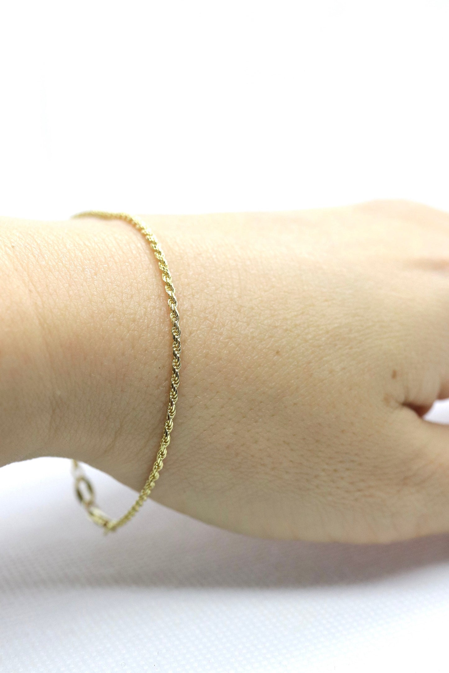 14k Gold Twisted Rope Bracelet 1.5mm 1.7 grams. Gold braided rope bracelet