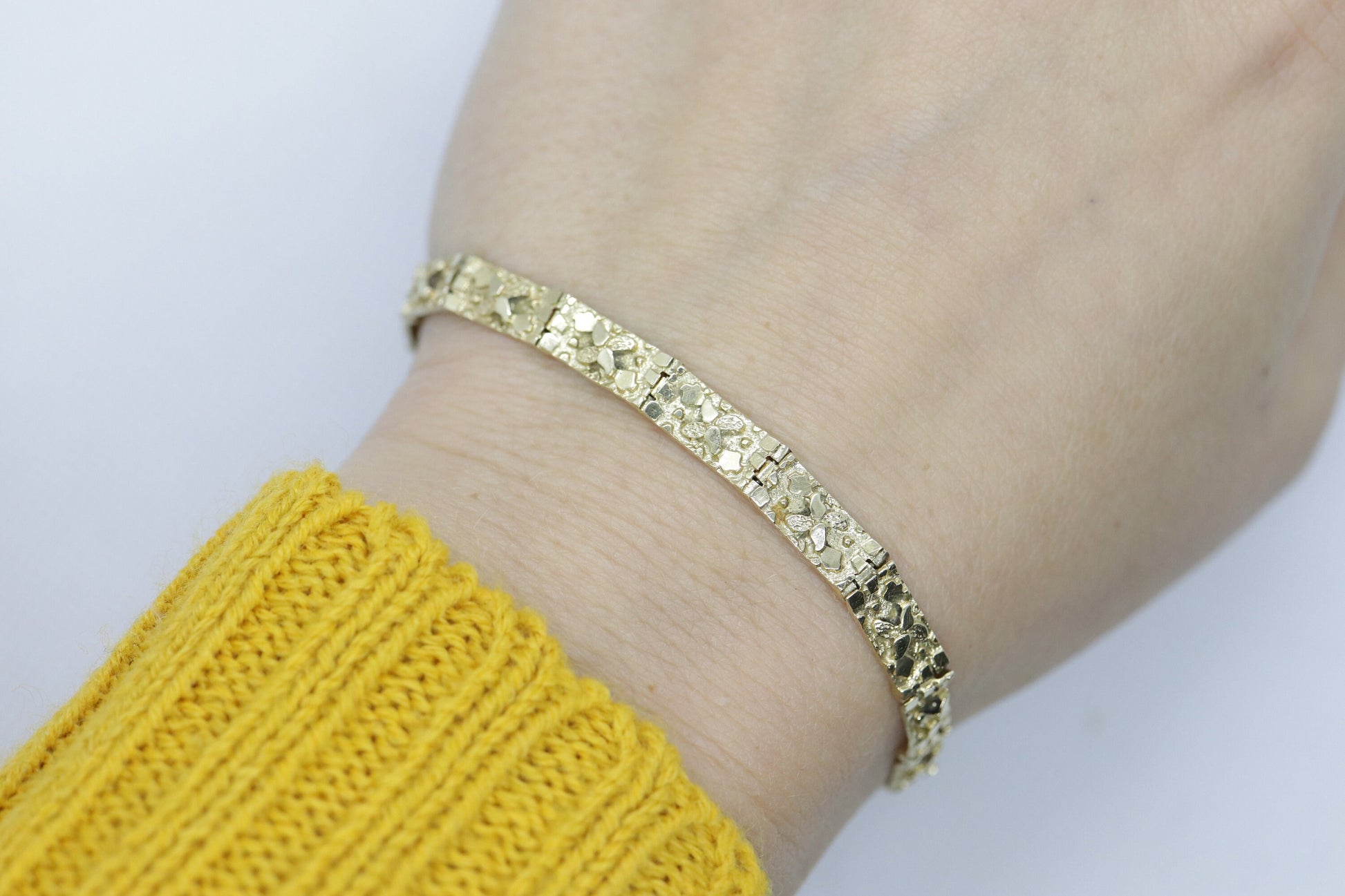 14k Gold Nugget Bracelet. Mens or Womens Yellow gold nugget bracelet. 9.1grams 5mm wide st(295)