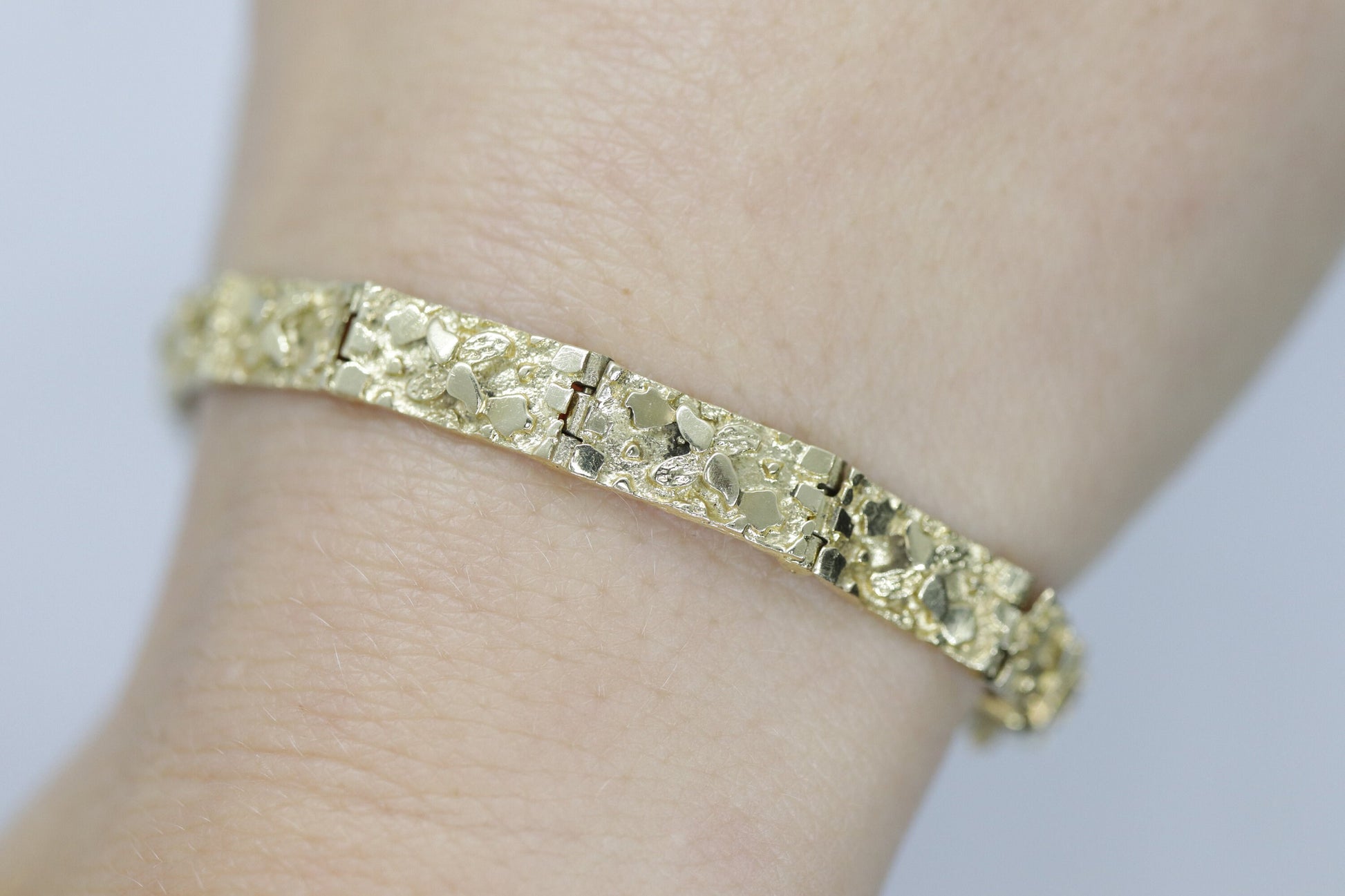 14k Gold Nugget Bracelet. Mens or Womens Yellow gold nugget bracelet. 9.1grams 5mm wide st(295)