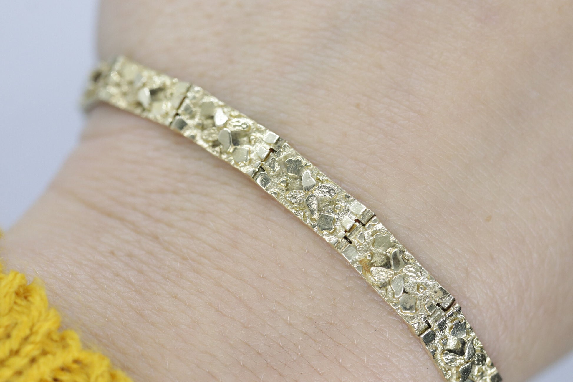 14k Gold Nugget Bracelet. Mens or Womens Yellow gold nugget bracelet. 9.1grams 5mm wide st(295)