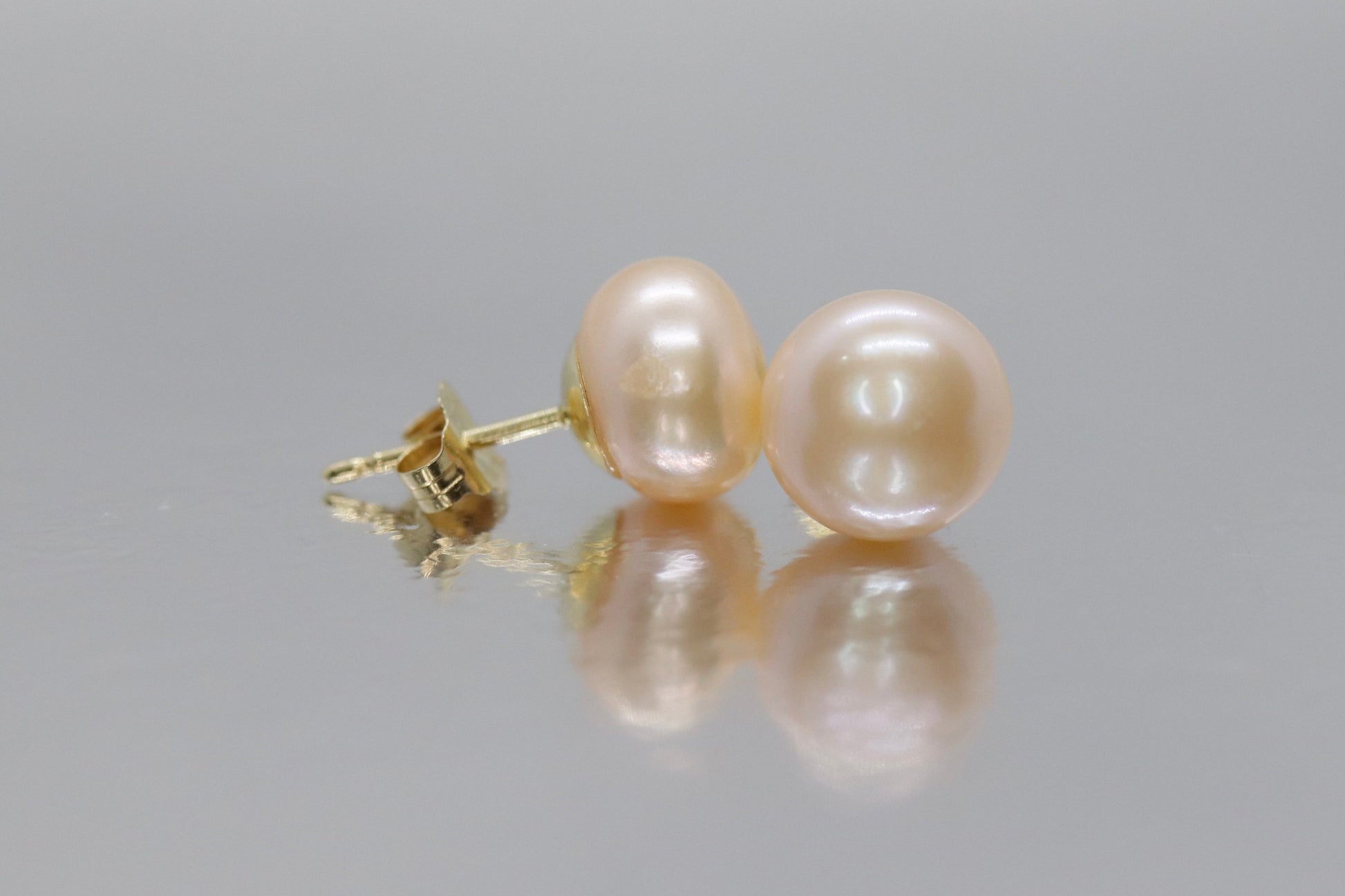 14k Pearl Stud earrings