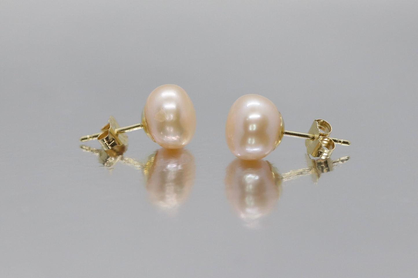 14k Pearl Stud earrings