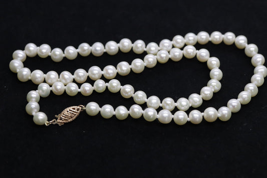 14k Pearl Necklace. 18in length 6.5mm freshwater pearls