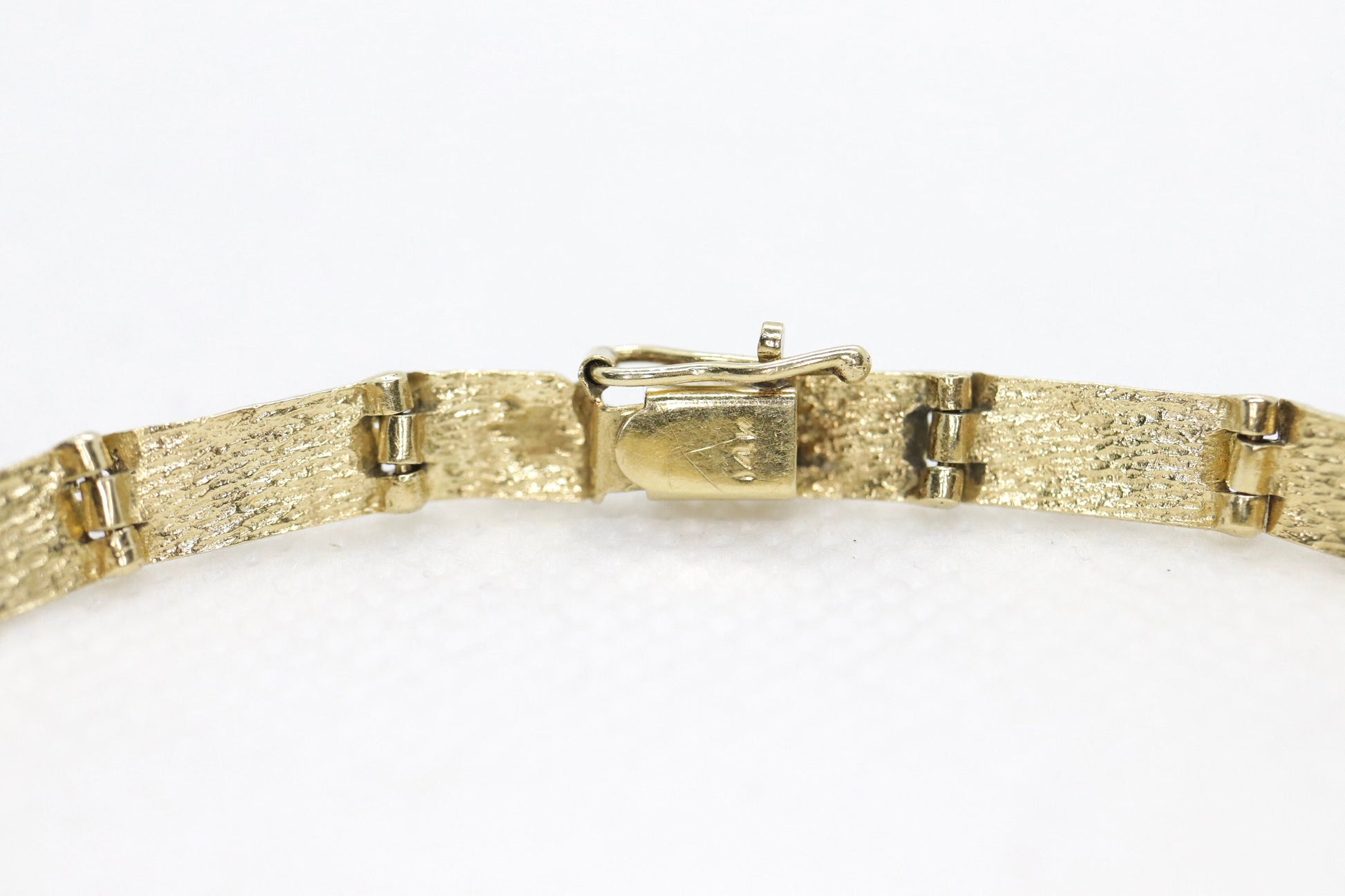 14k Gold Nugget Bracelet. Mens or Womens Yellow gold nugget bracelet. 9.1grams 5mm wide st(295)