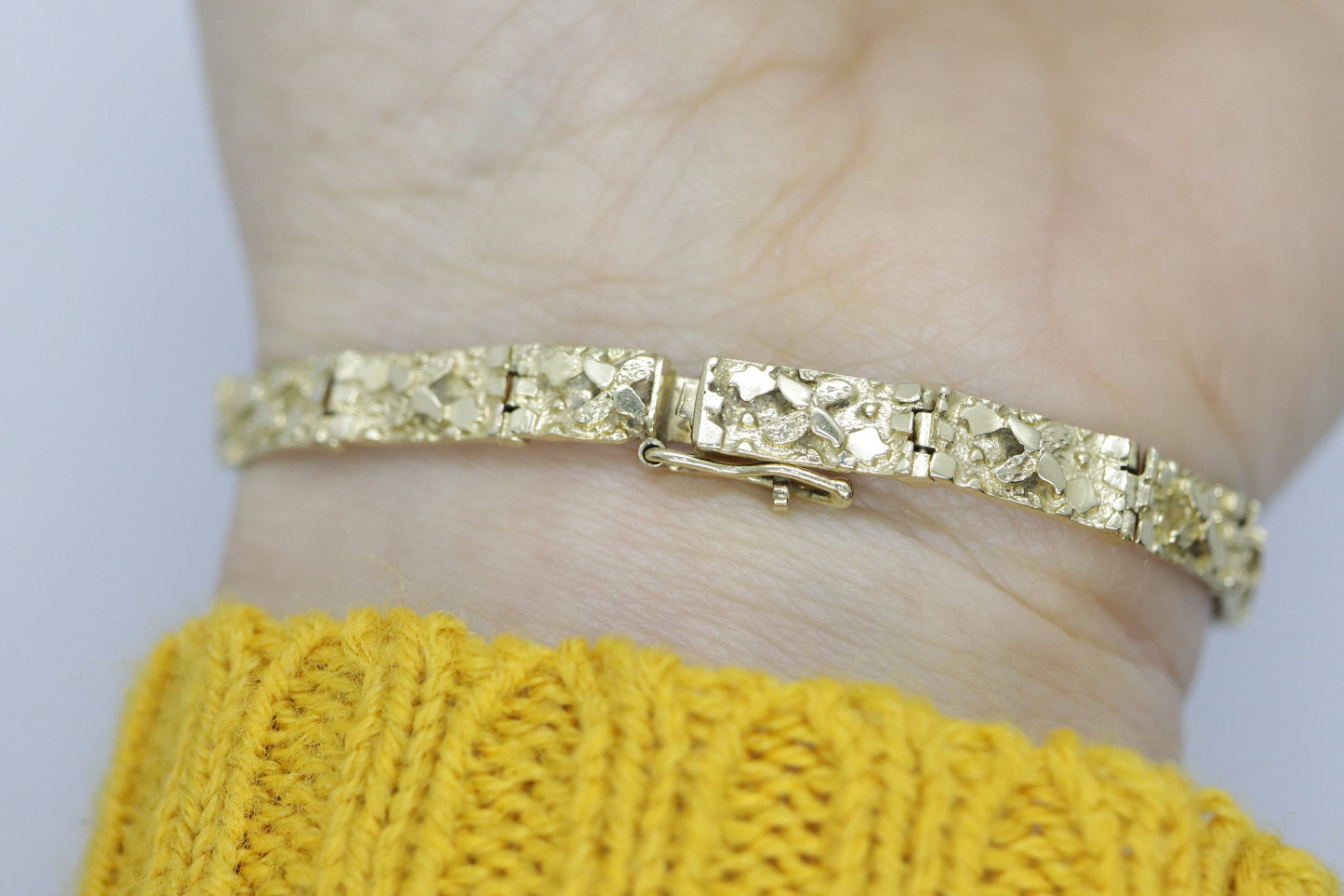 14k Gold Nugget Bracelet. Mens or Womens Yellow gold nugget bracelet. 9.1grams 5mm wide st(295)