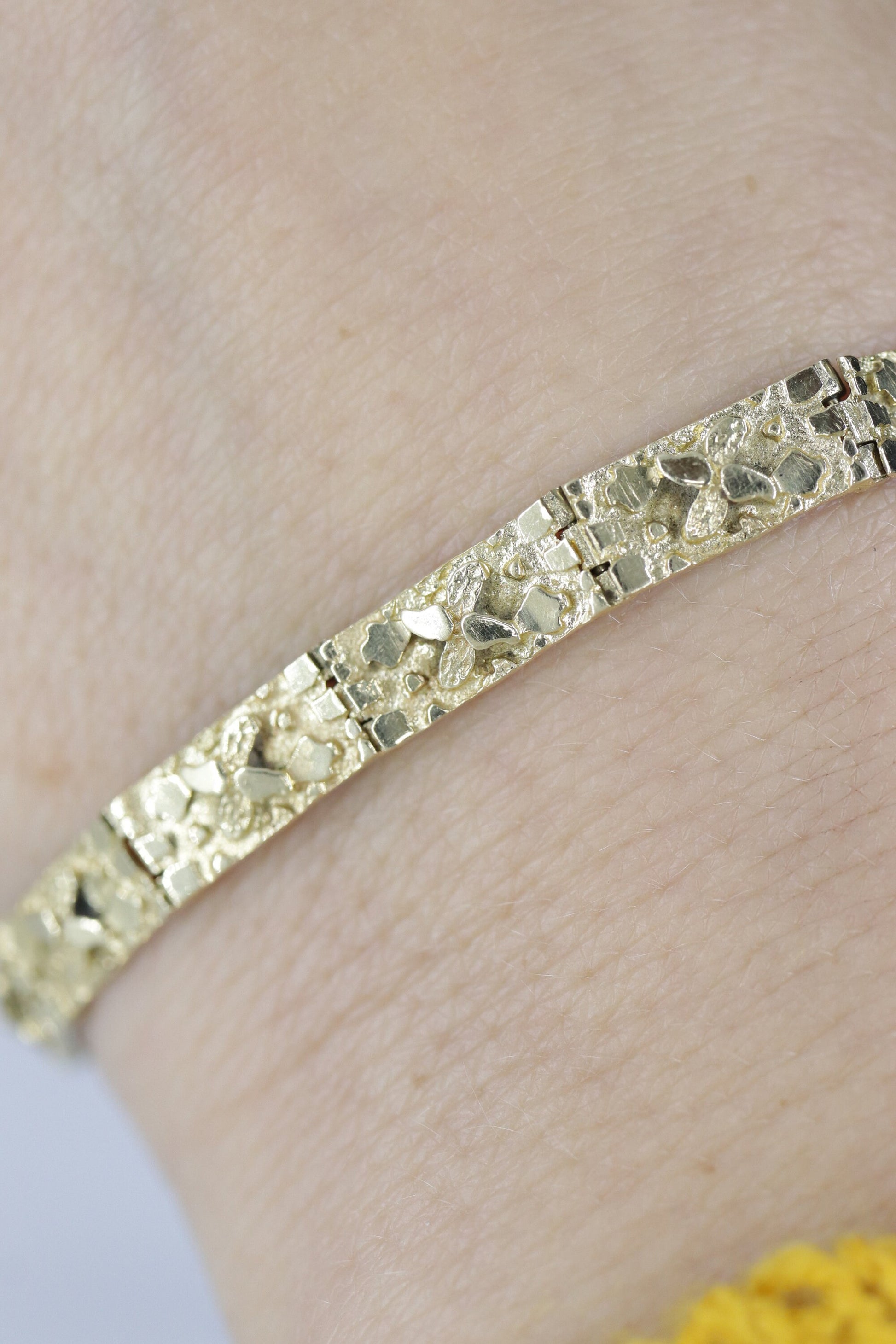 14k Gold Nugget Bracelet. Mens or Womens Yellow gold nugget bracelet. 9.1grams 5mm wide st(295)