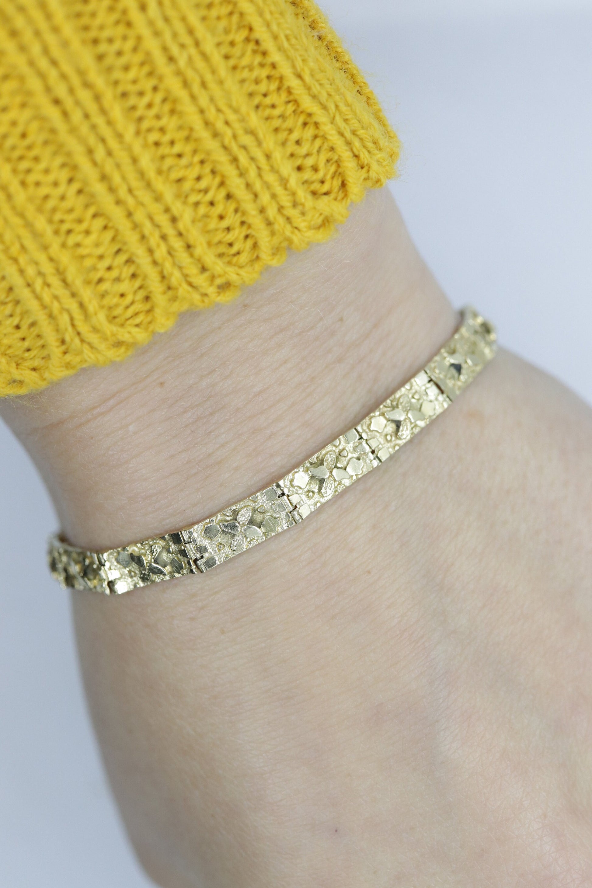 14k Gold Nugget Bracelet. Mens or Womens Yellow gold nugget bracelet. 9.1grams 5mm wide st(295)