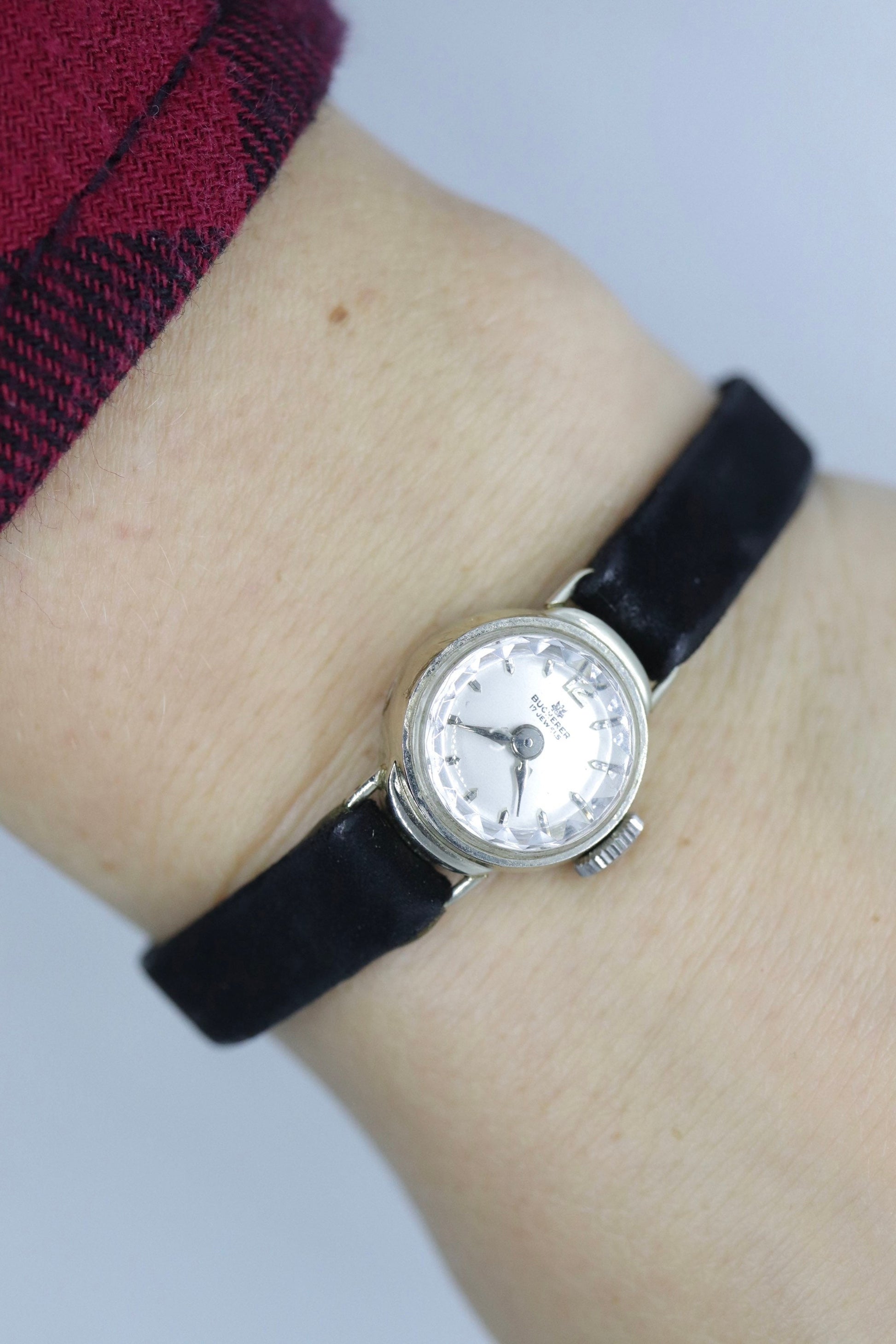 18k Bucherer Manual wristwatch. 18k White gold bezel SWISS manual watch. Minimalist design st(103/50)