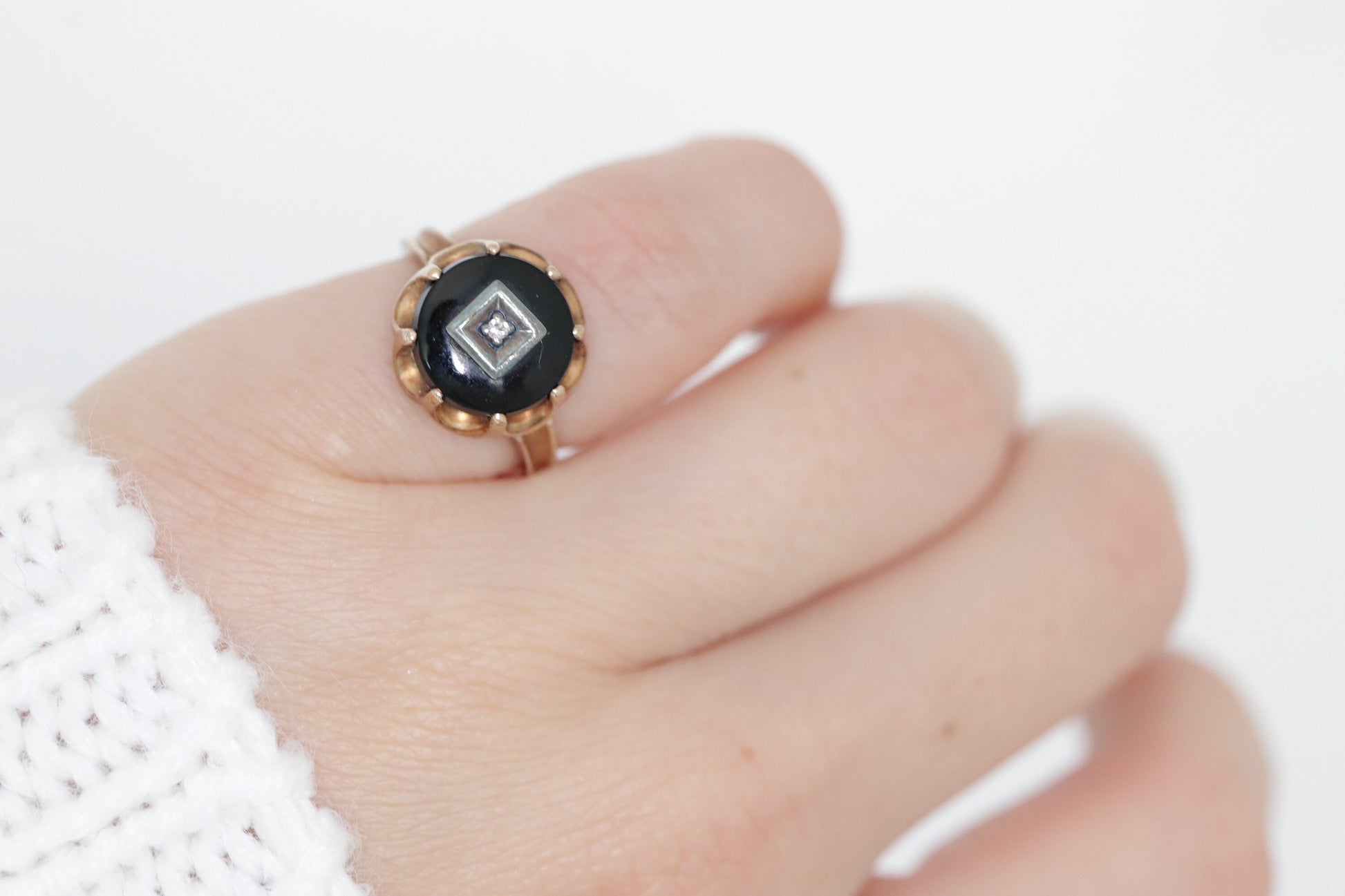 10k Onyx and diamond ring. 10k rose gold round onyx diamond ring. Vintage Mourning ring. st88