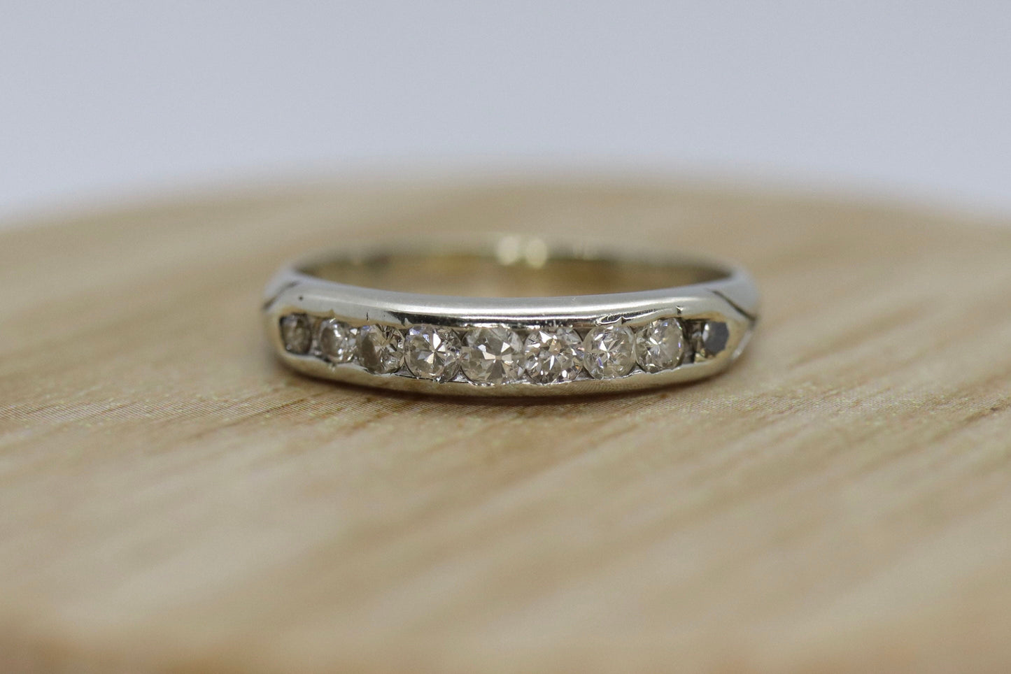 18k Antique Diamond channel band. Art Deco 1920s diamond band. st(132/25)