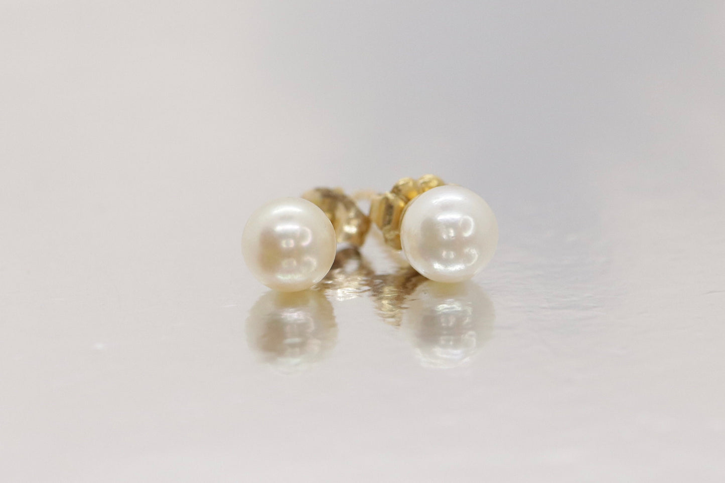 14k Pearl Stud earrings