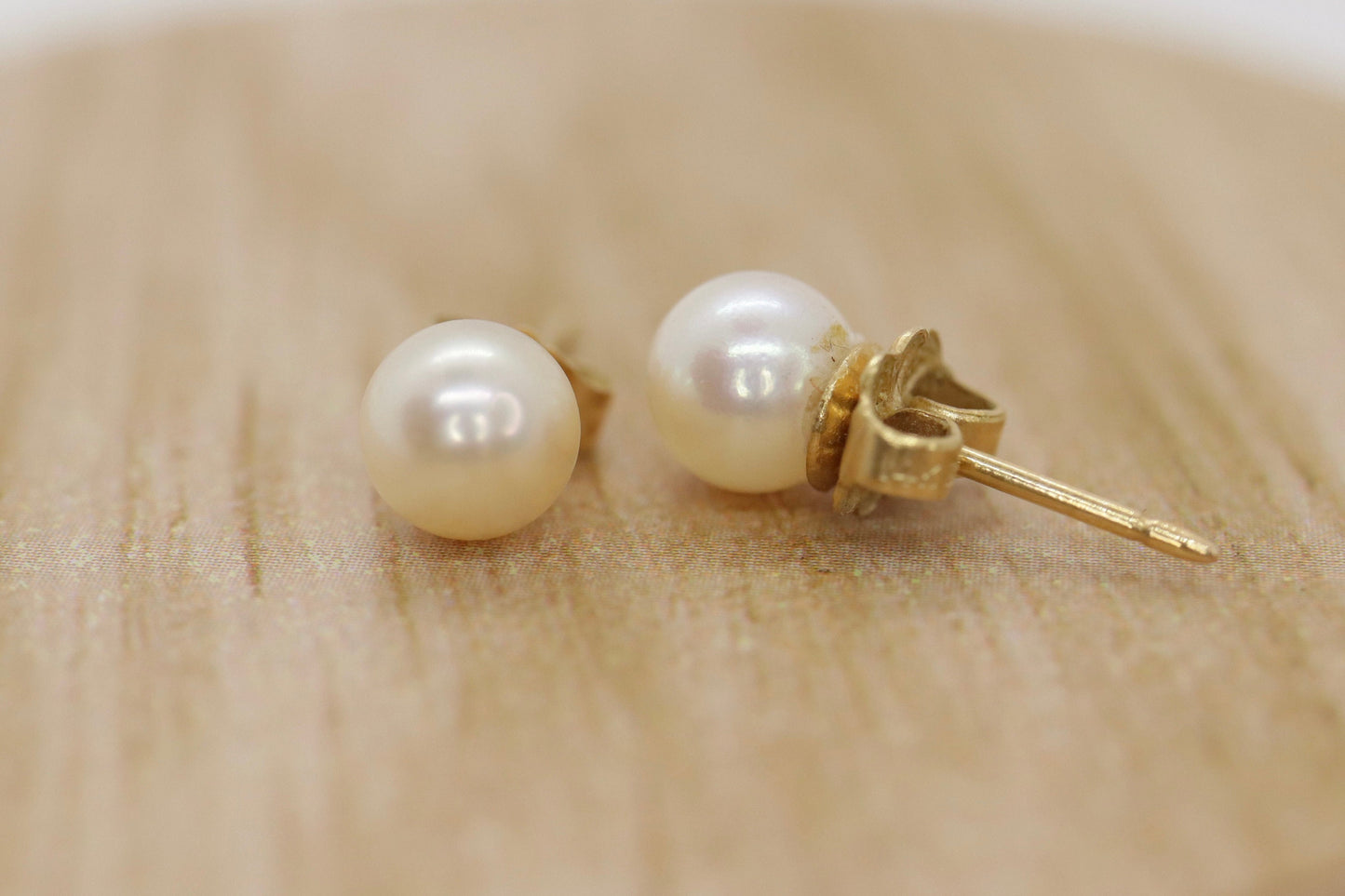 14k Pearl Stud earrings