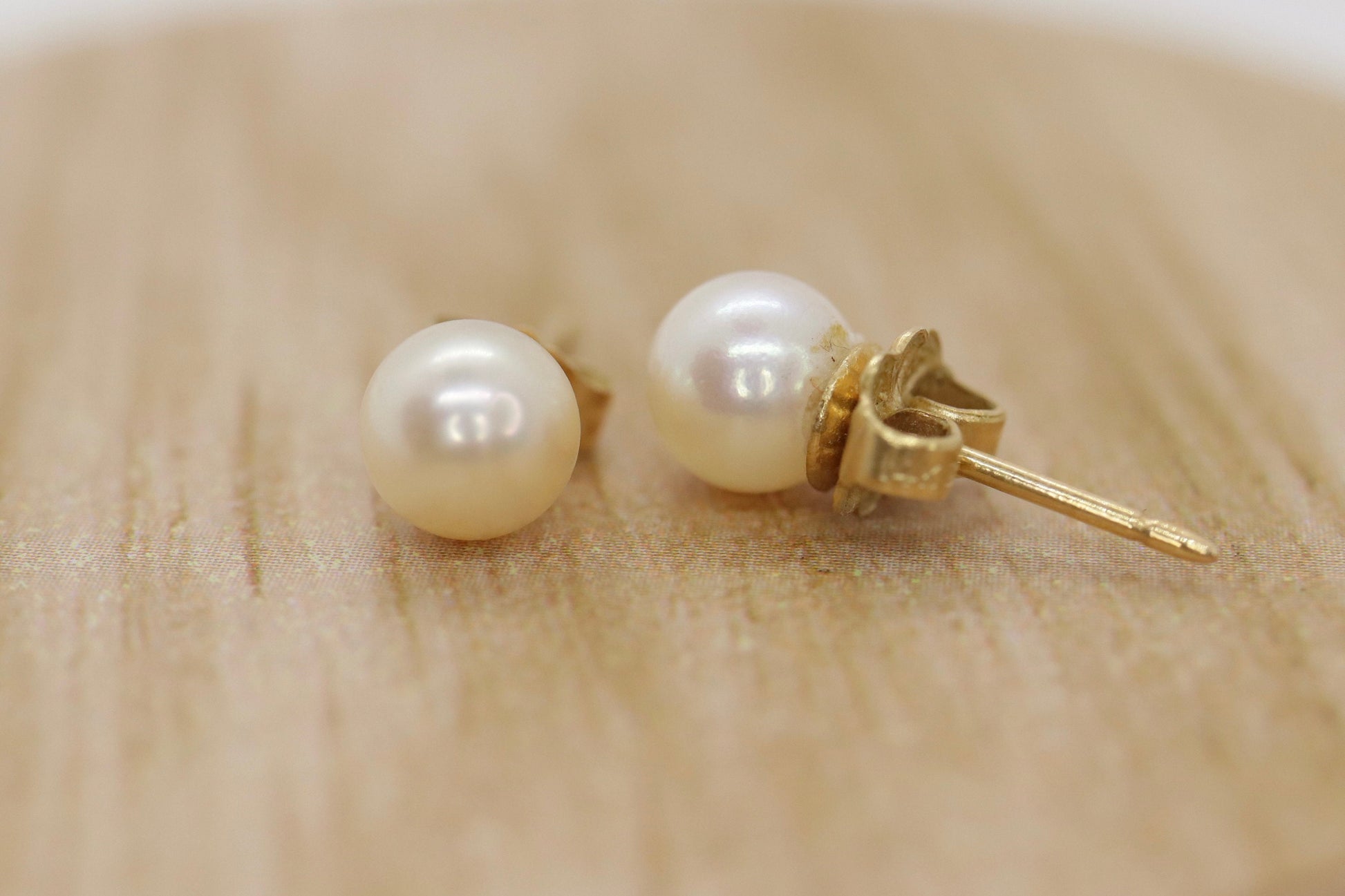 14k Pearl Stud earrings