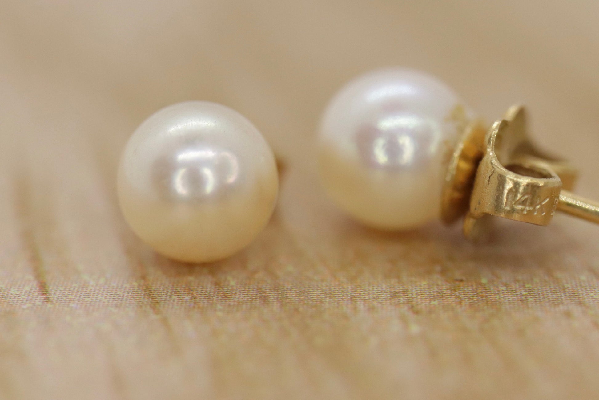 14k Pearl Stud earrings