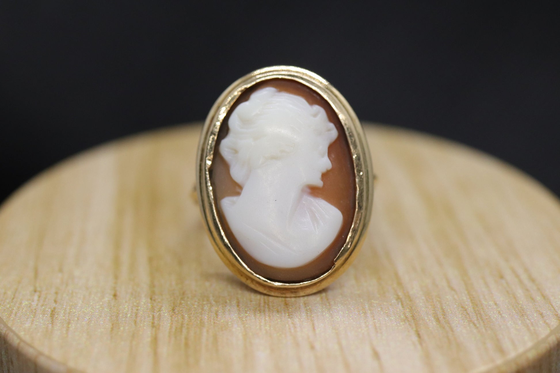 10k Cameo carved shell 10k signet ring. Bezel Set Budlong, Dockert & Armstrong Cameo ring