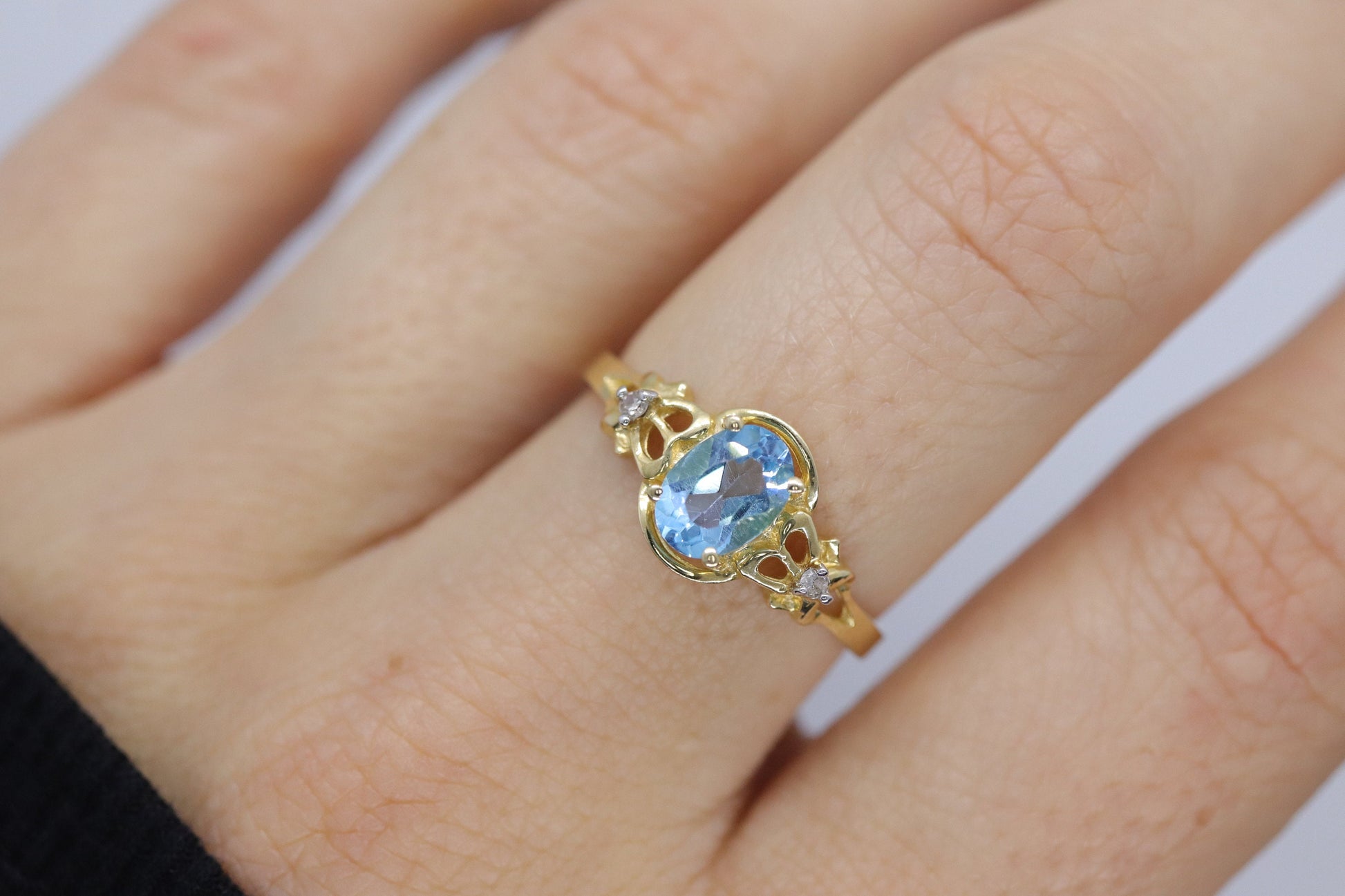 14k Aquamarine Topaz and diamond ring. Beautiful Dainty ring