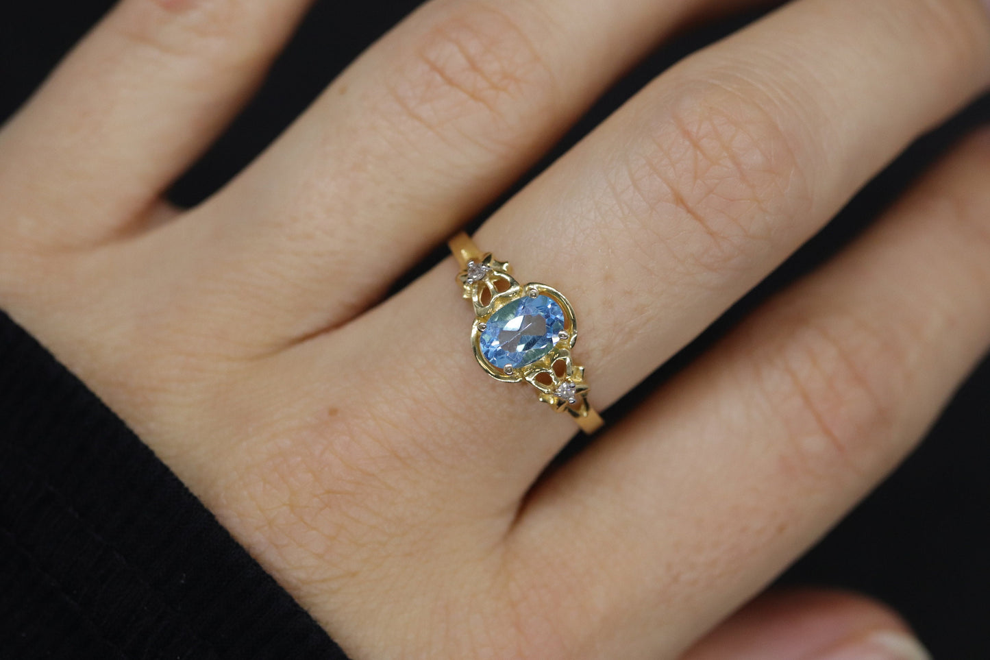 14k Aquamarine Topaz and diamond ring. Beautiful Dainty ring