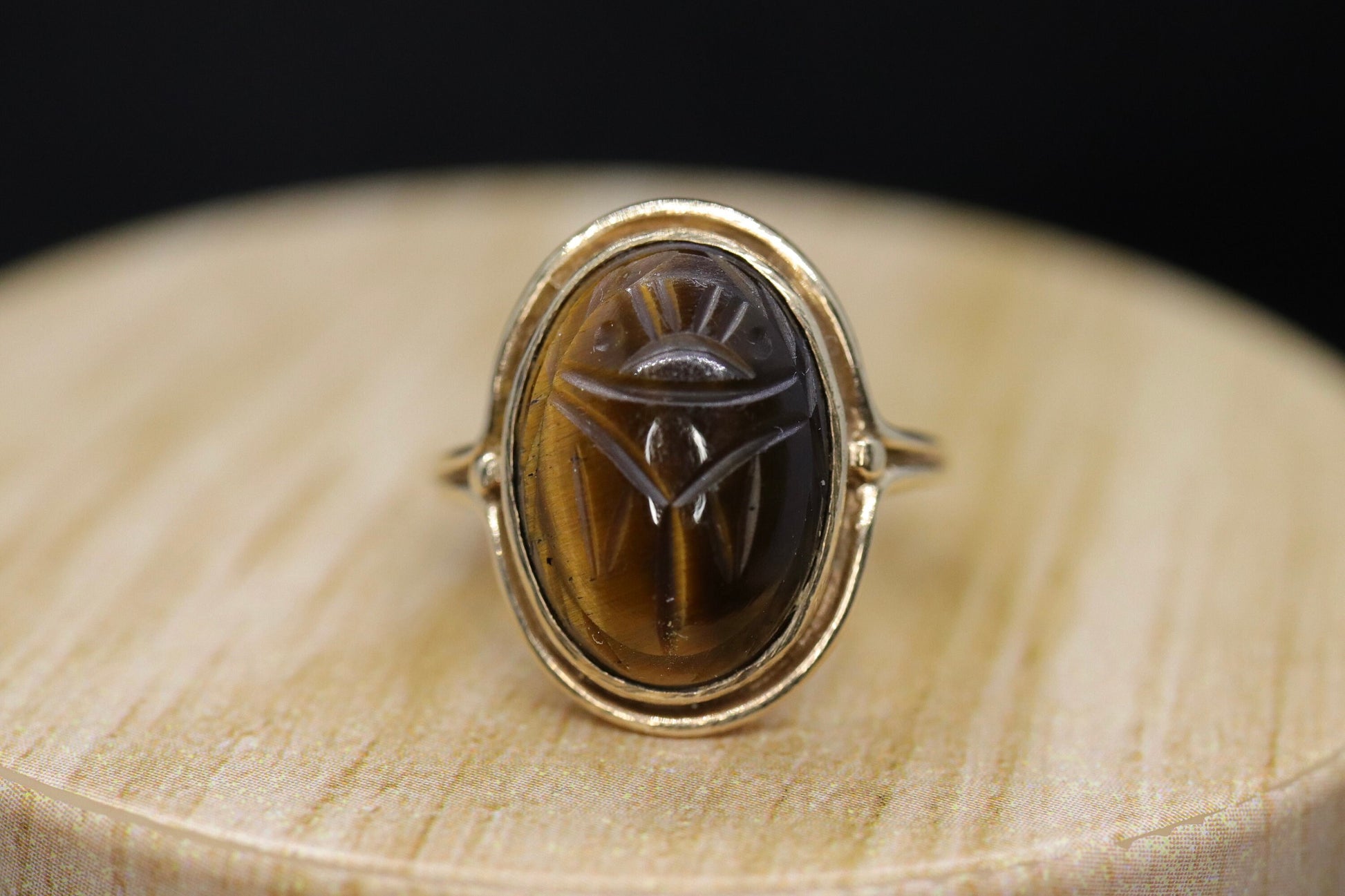 10k Tiger Eye BEETLE ring. 10k Oval Carved Beetle Scarab ring