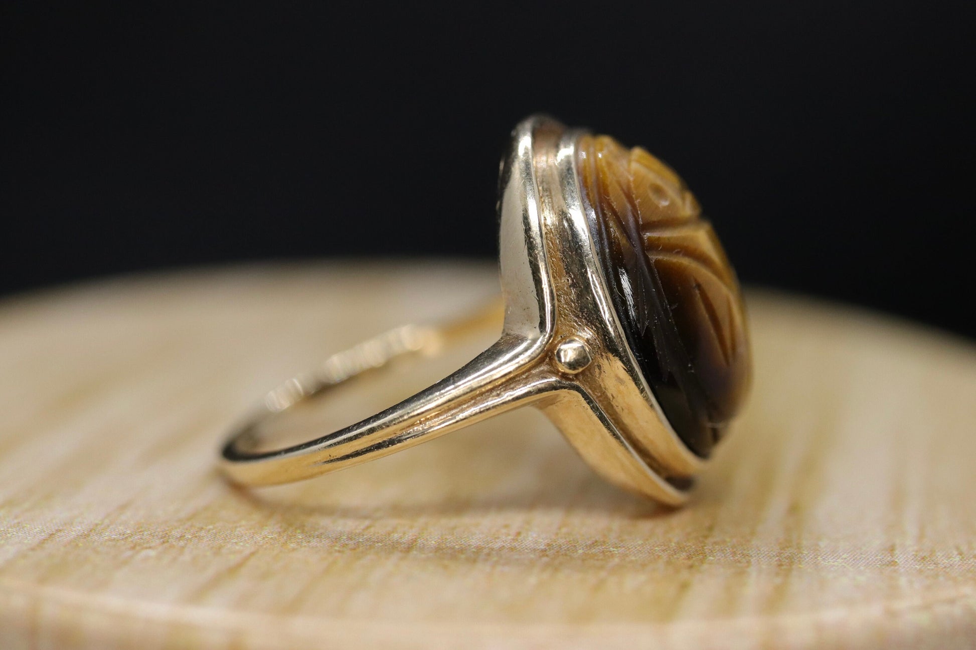 10k Tiger Eye BEETLE ring. 10k Oval Carved Beetle Scarab ring