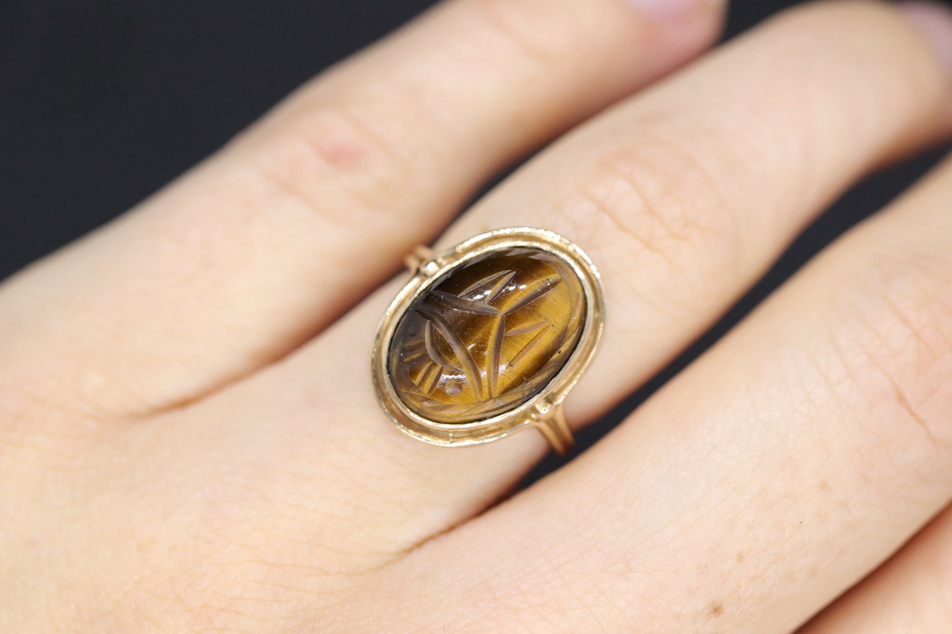 10k Tiger Eye BEETLE ring. 10k Oval Carved Beetle Scarab ring