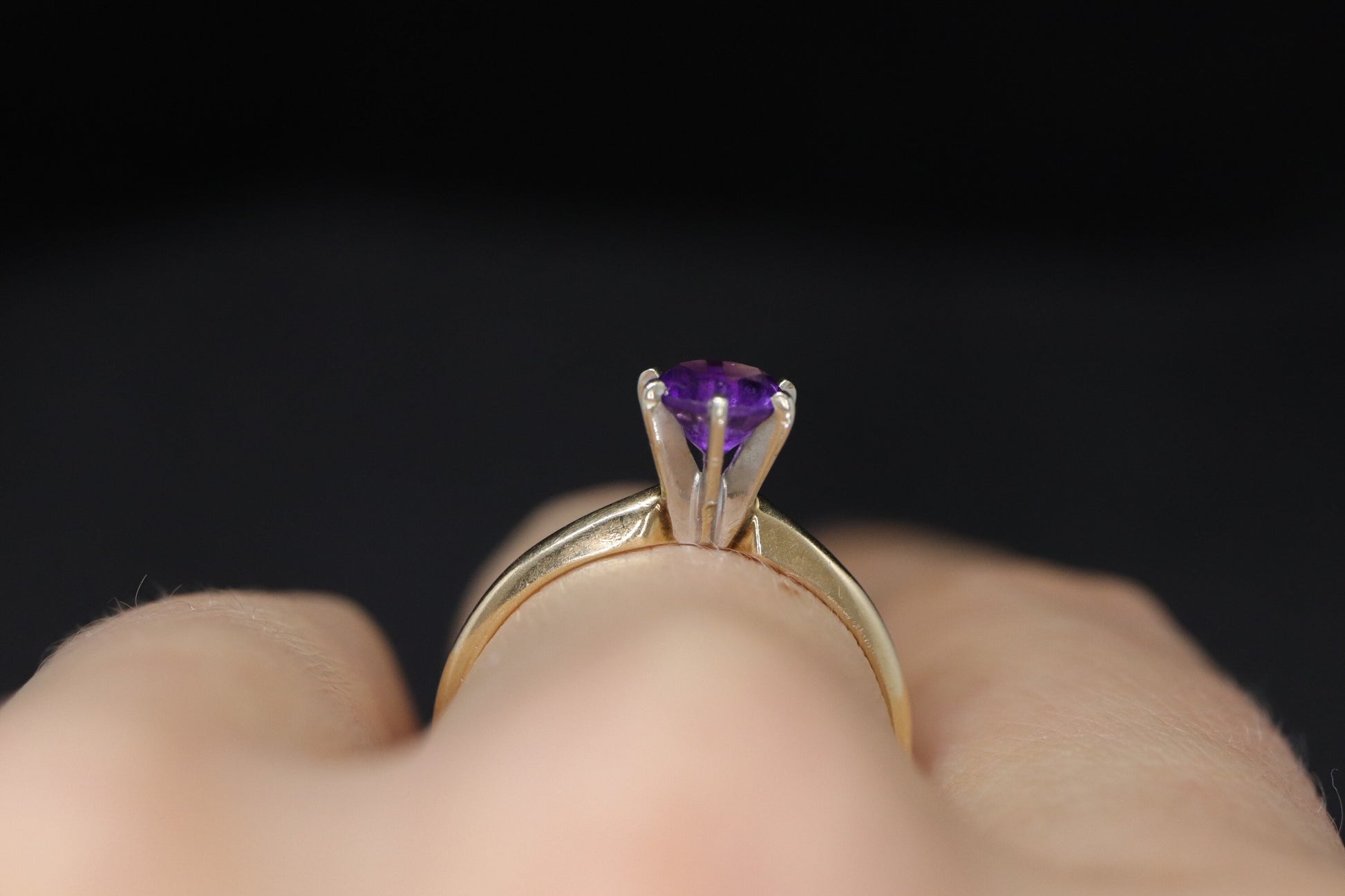 Amethyst 14k Gold solitaire ring. Vintage Estate Ring. Prong set Amethyst Ring.