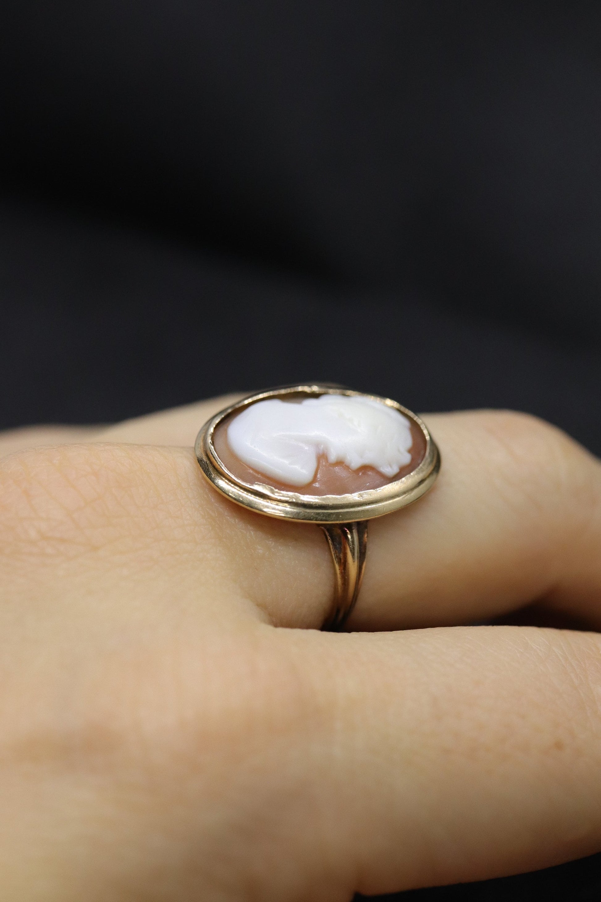 10k Cameo carved shell 10k signet ring. Bezel Set Budlong, Dockert & Armstrong Cameo ring