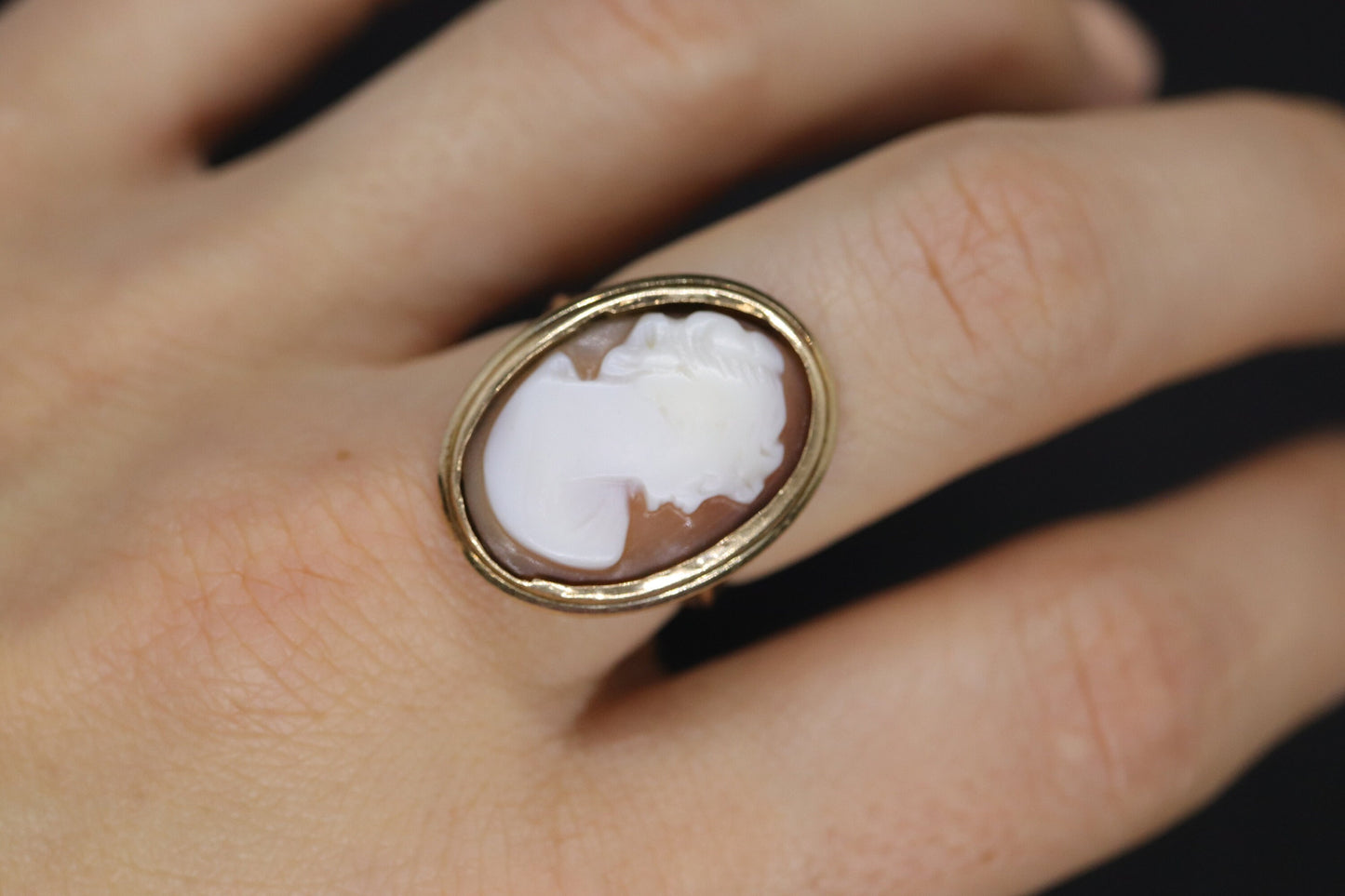 10k Cameo carved shell 10k signet ring. Bezel Set Budlong, Dockert & Armstrong Cameo ring