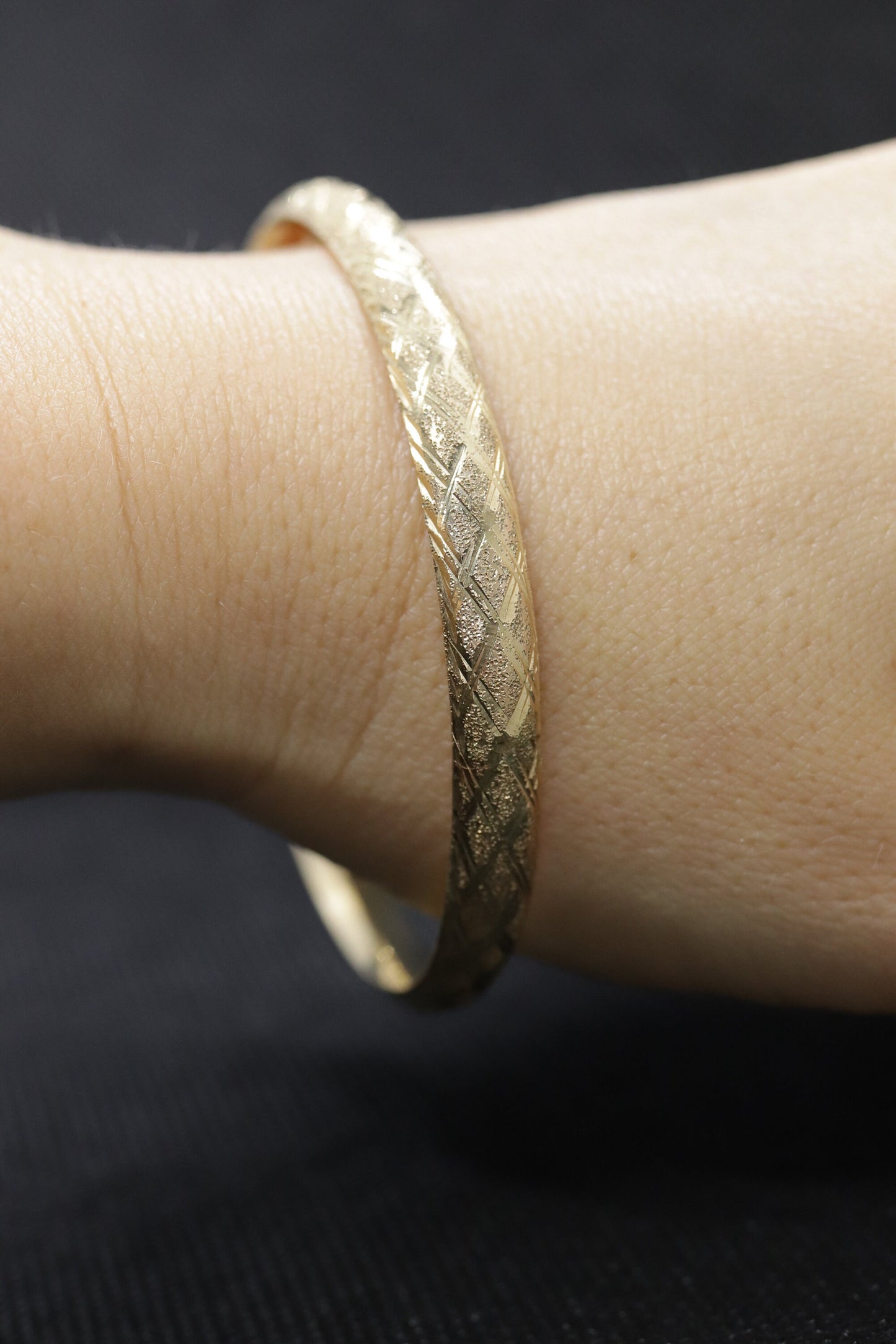 10k Yellow Gold Etched Bangle Bracelet. 10k HOB Gold Hinged Bracelet