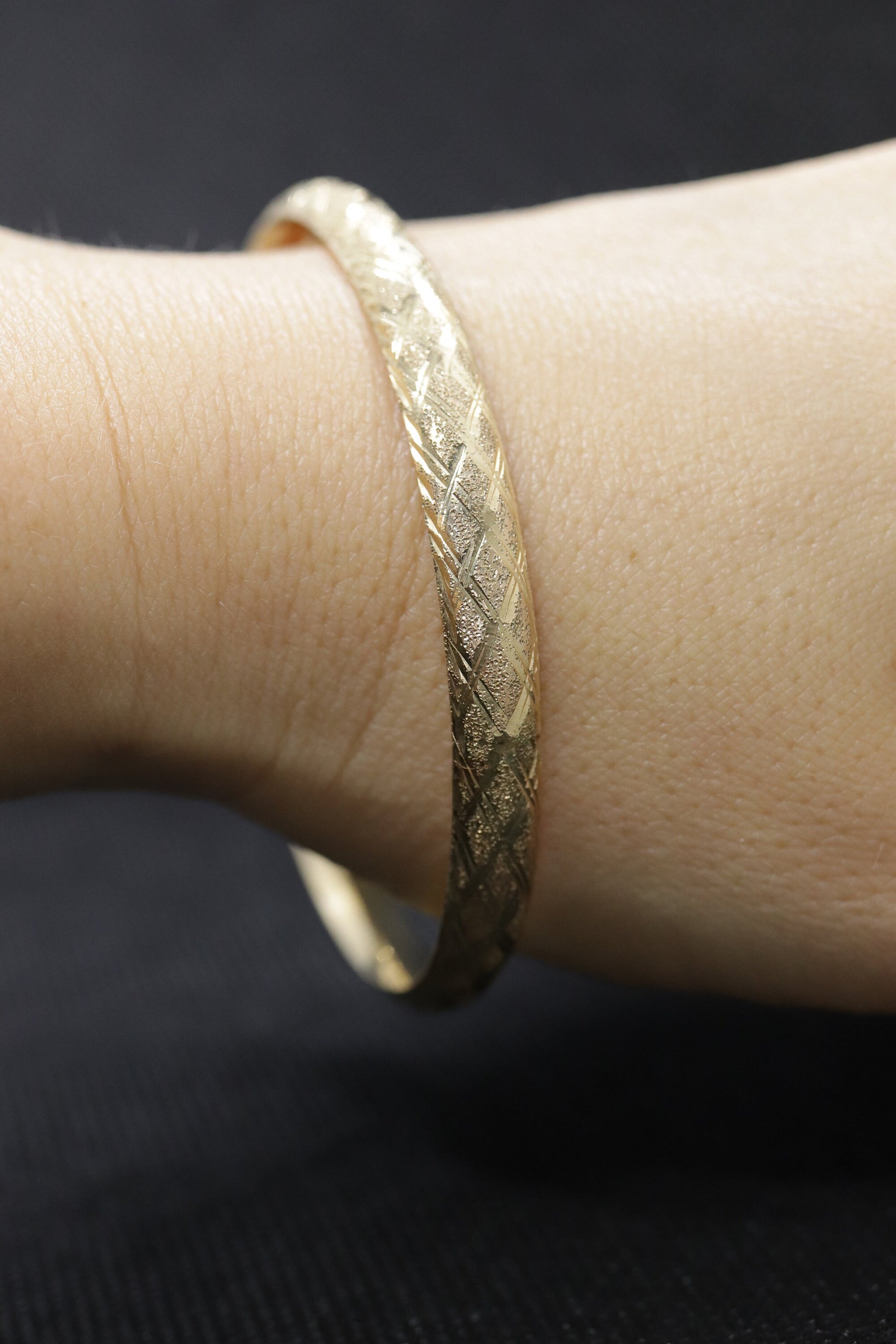 10k Yellow Gold Etched Bangle Bracelet. 10k HOB Gold Hinged Bracelet