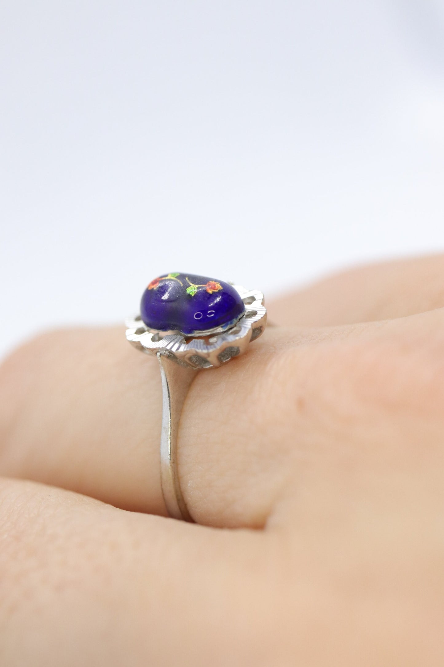 18k White Gold Enamel Ring. Tiny Roses painted enamel ring.