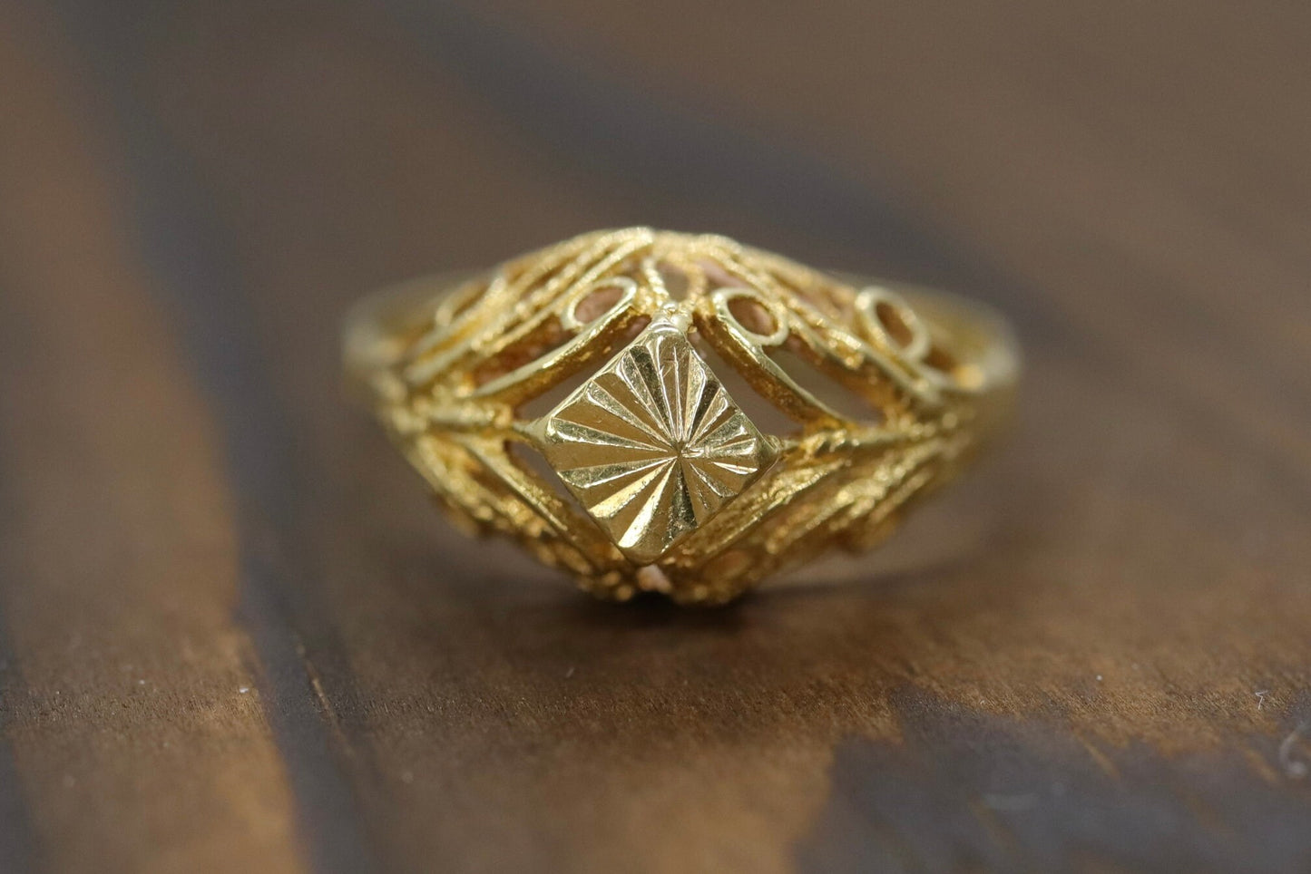 Filigree diamond cut 14k Yellow Gold ring. 14k precious open scroll ring