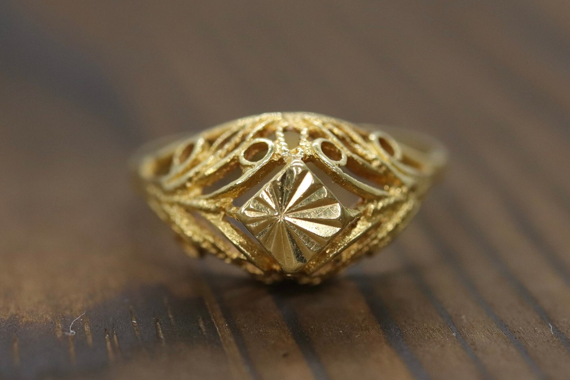 Filigree diamond cut 14k Yellow Gold ring. 14k precious open scroll ring