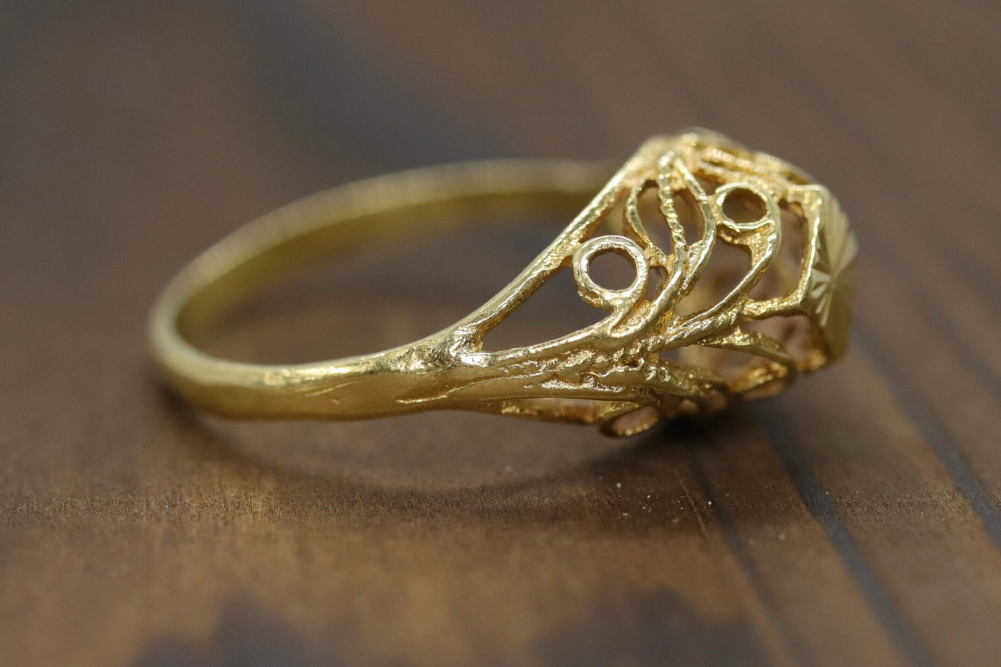 Filigree diamond cut 14k Yellow Gold ring. 14k precious open scroll ring