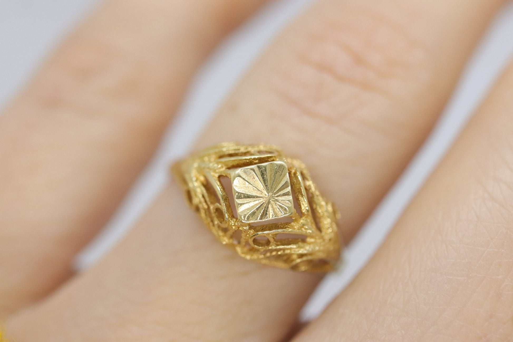 Filigree diamond cut 14k Yellow Gold ring. 14k precious open scroll ring