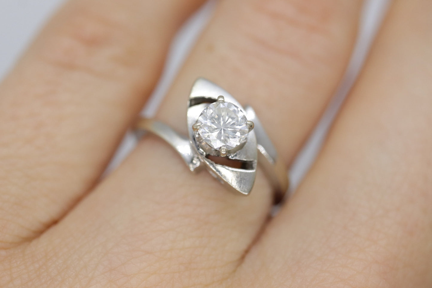 14K Bypass Diamond Solitaire Ring. Total 0.48ct Diamond Solitaire.  Stacked. Toi et moi band. White Gold ring. Sz5.5