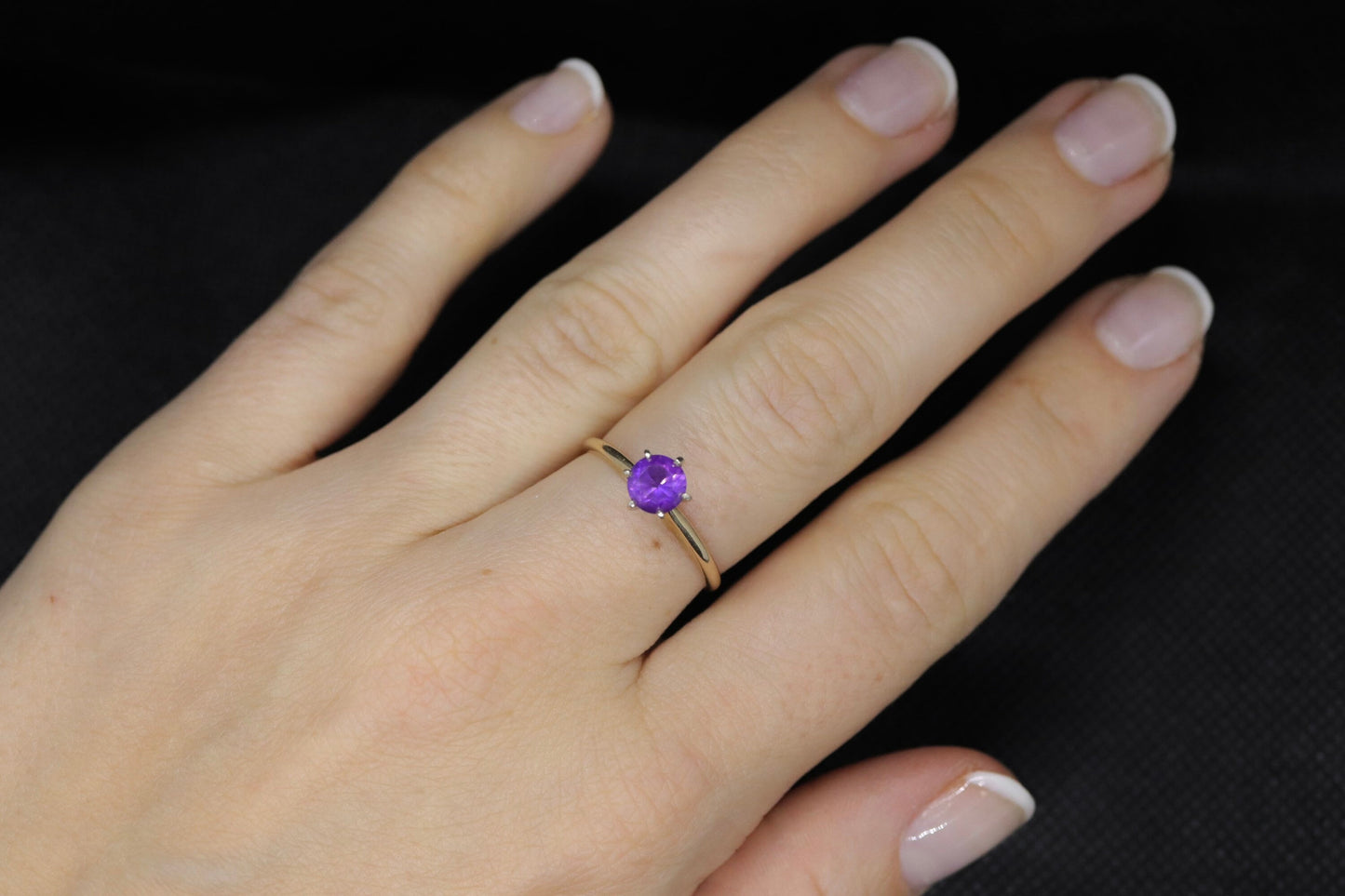 Amethyst 14k Gold solitaire ring. Vintage Estate Ring. Prong set Amethyst Ring.