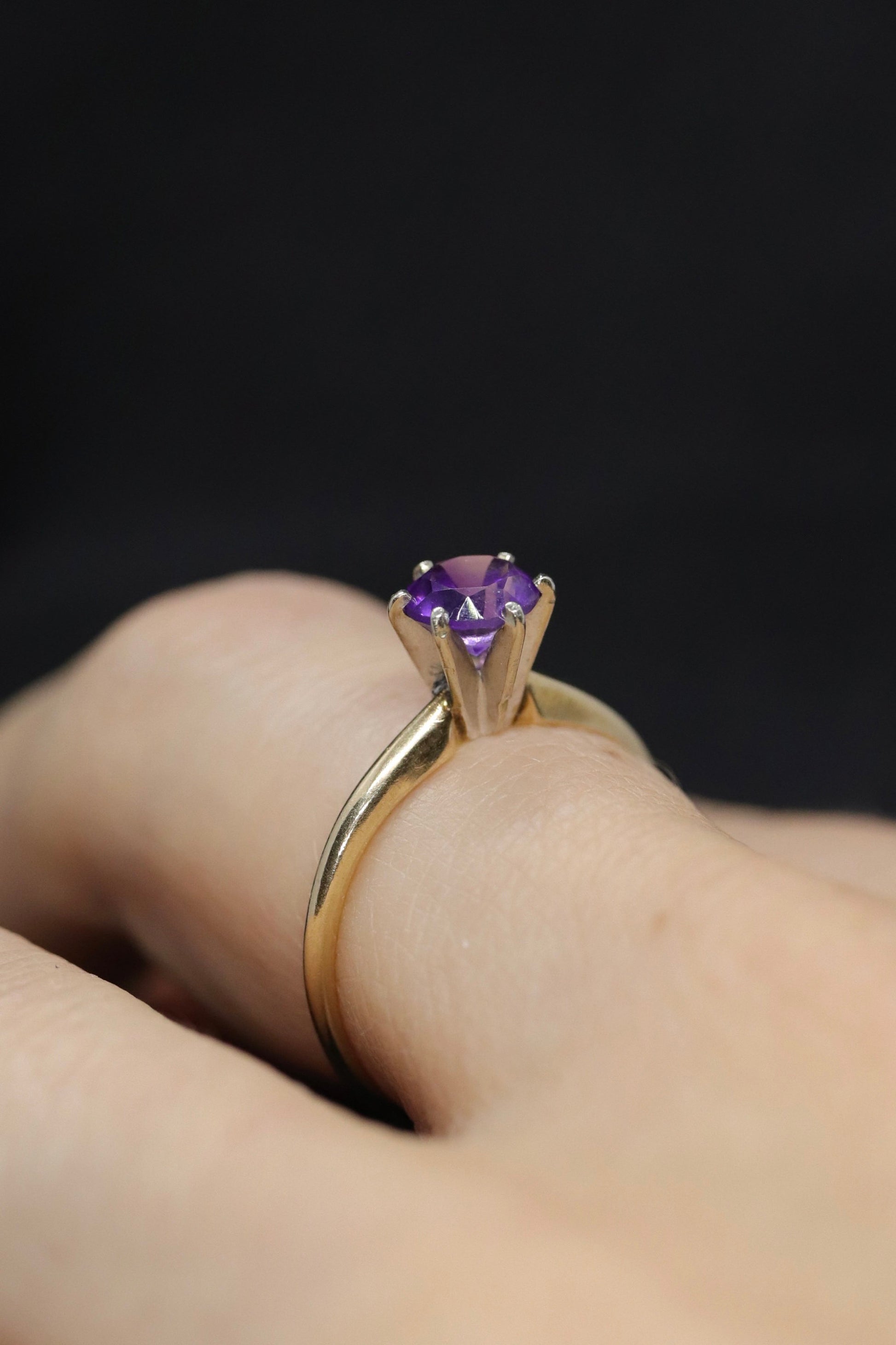 Amethyst 14k Gold solitaire ring. Vintage Estate Ring. Prong set Amethyst Ring.