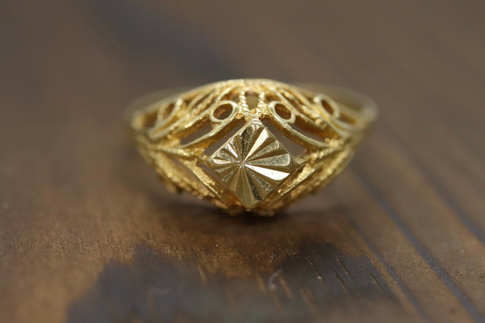 Filigree diamond cut 14k Yellow Gold ring. 14k precious open scroll ring