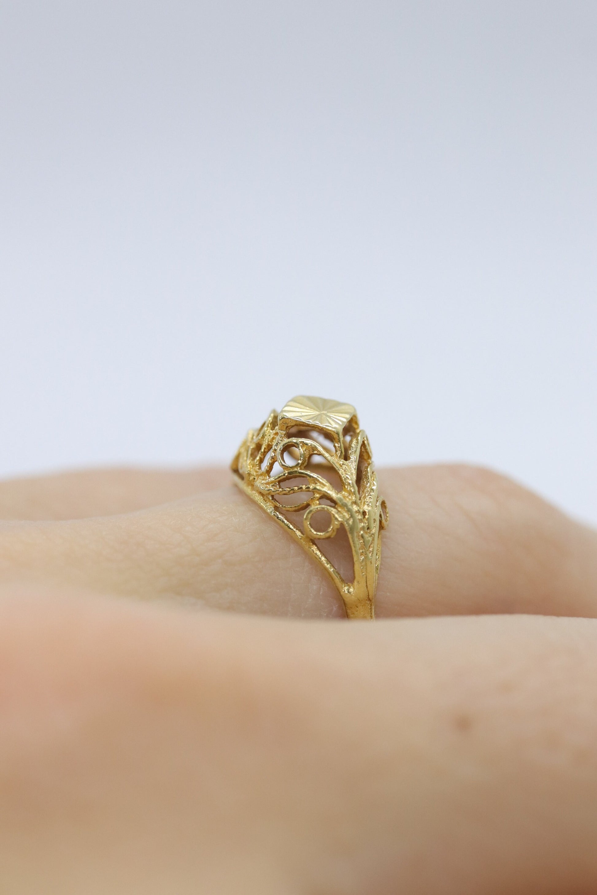 Filigree diamond cut 14k Yellow Gold ring. 14k precious open scroll ring