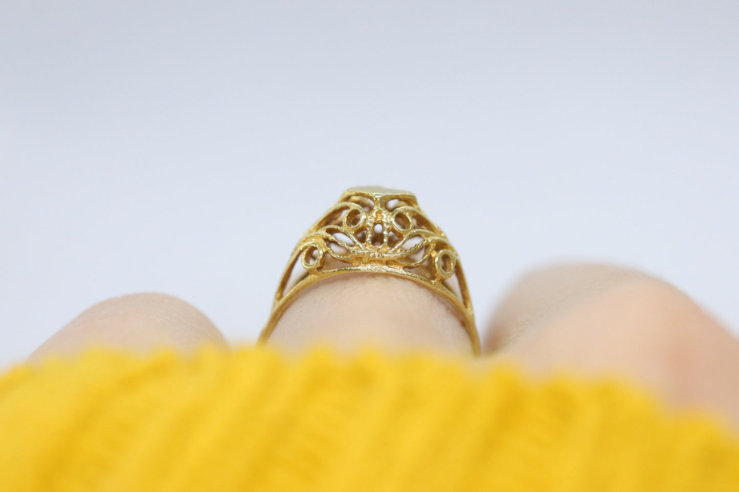 Filigree diamond cut 14k Yellow Gold ring. 14k precious open scroll ring