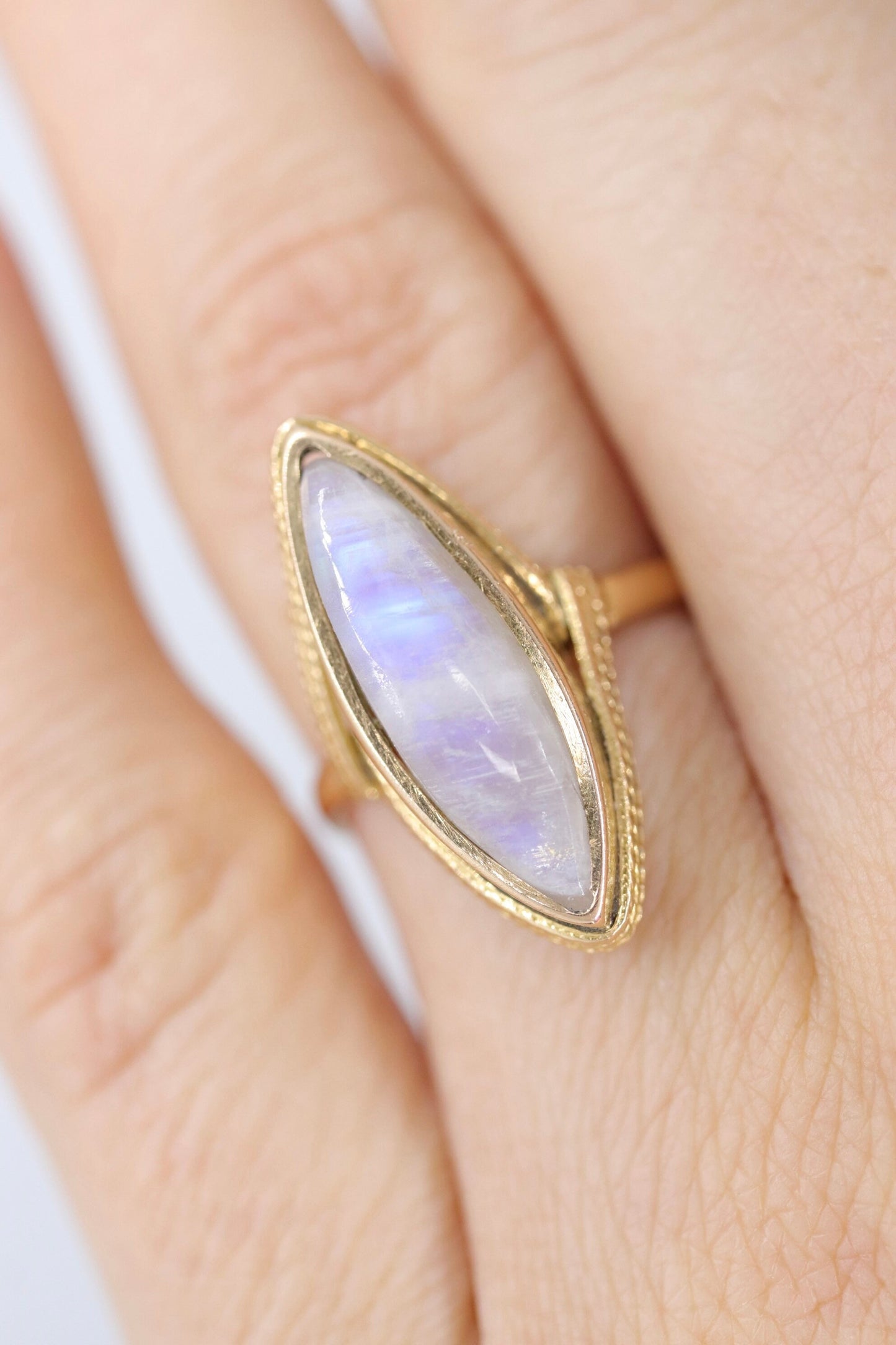 18k Large MOONSTONE ring. 18k Gold Marquise Navette Moonstone ring