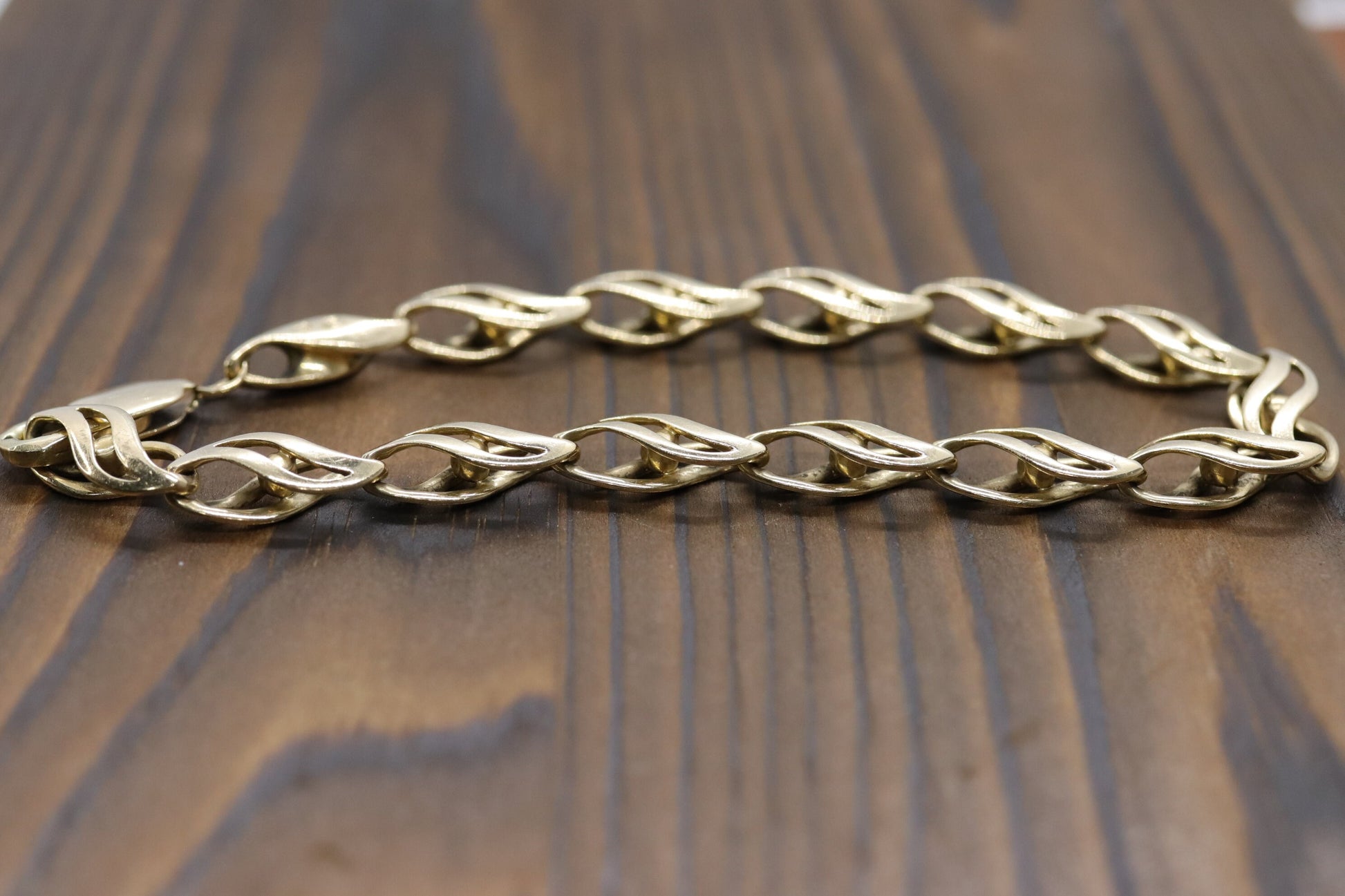 14k Heavy Specialty Link Bracelet. 14k Yellow Gold Bracelet. 16g with 8in length