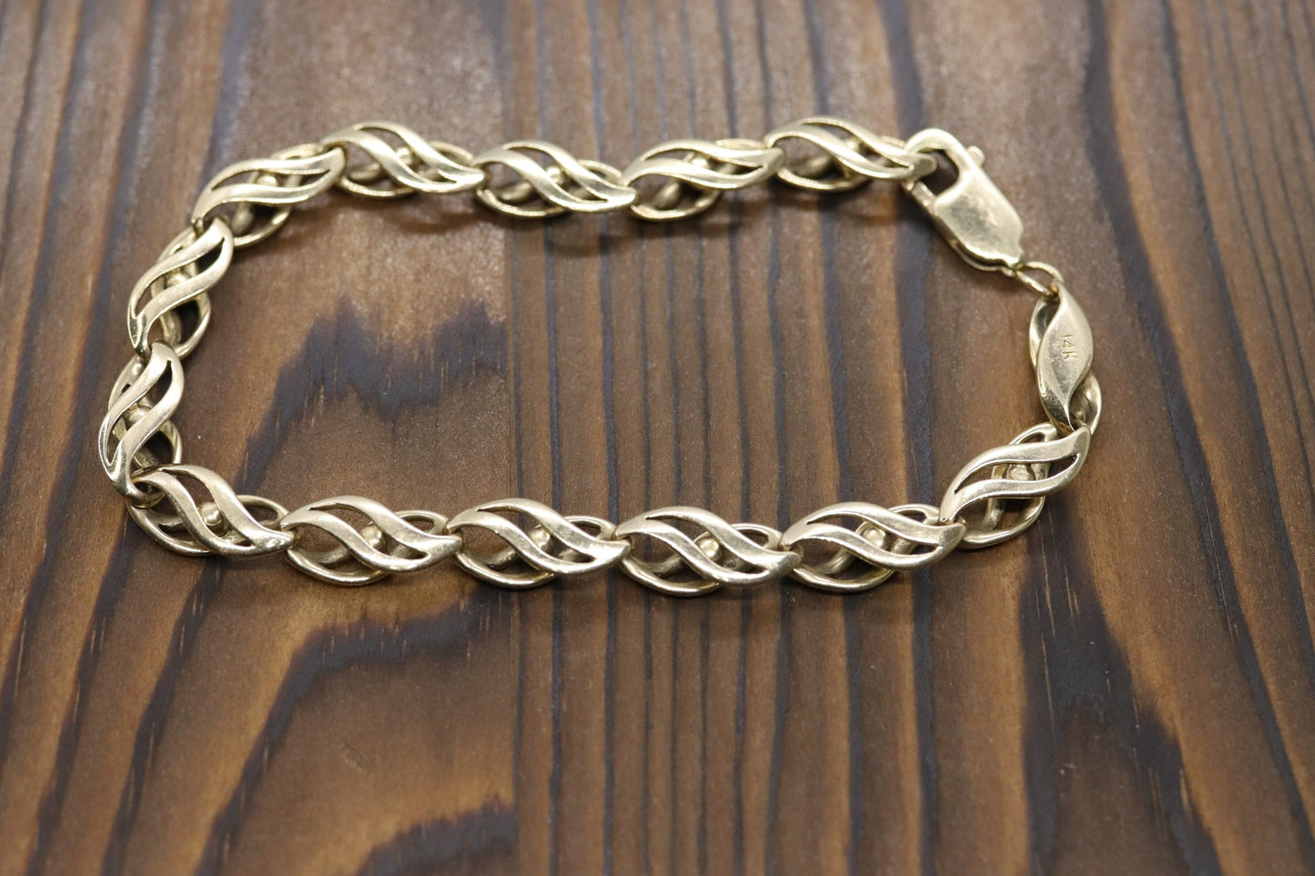 14k Heavy Specialty Link Bracelet. 14k Yellow Gold Bracelet. 16g with 8in length