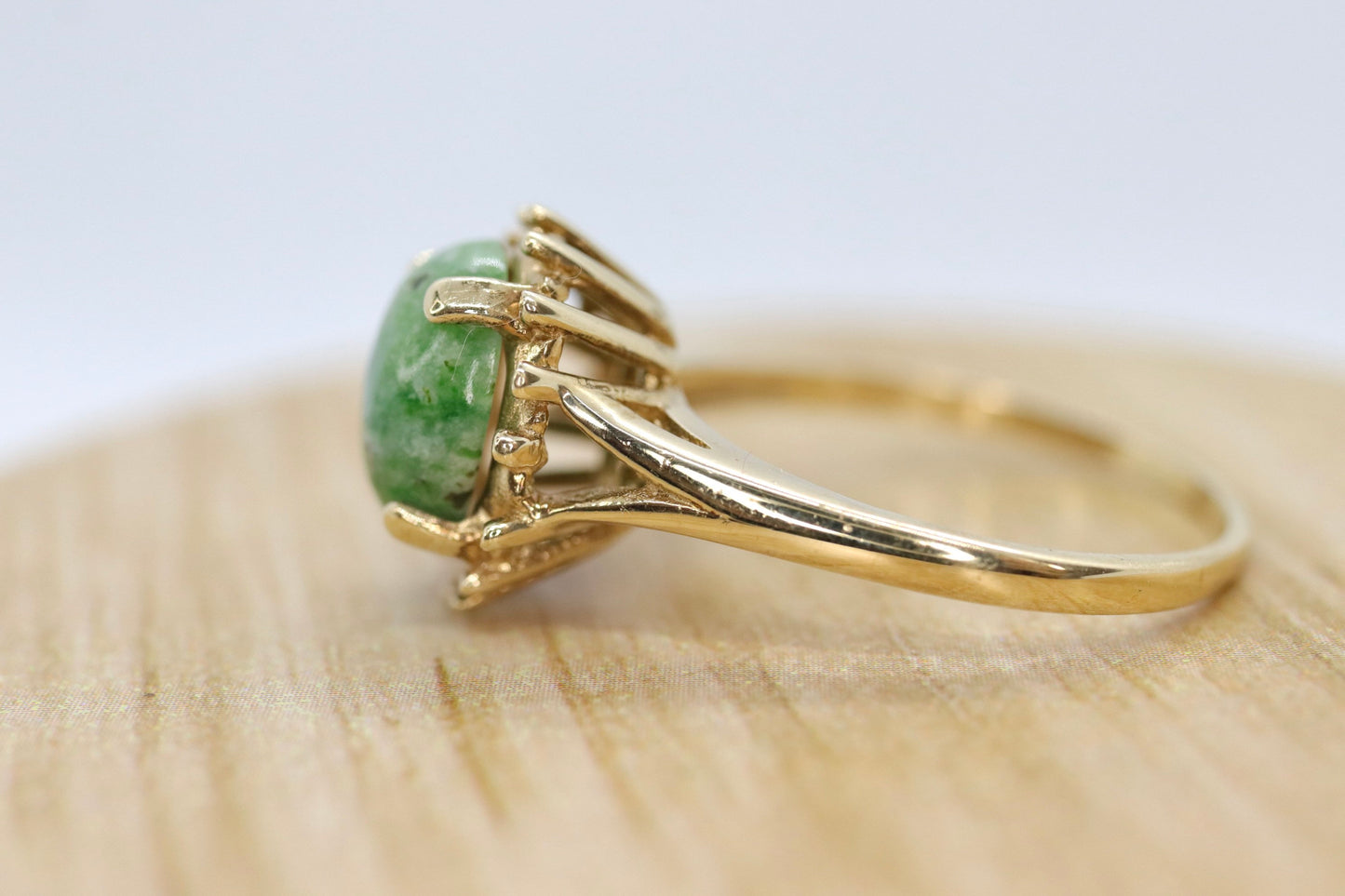 10k Green Agate Jade Jadeite ring. green cabochon ring.