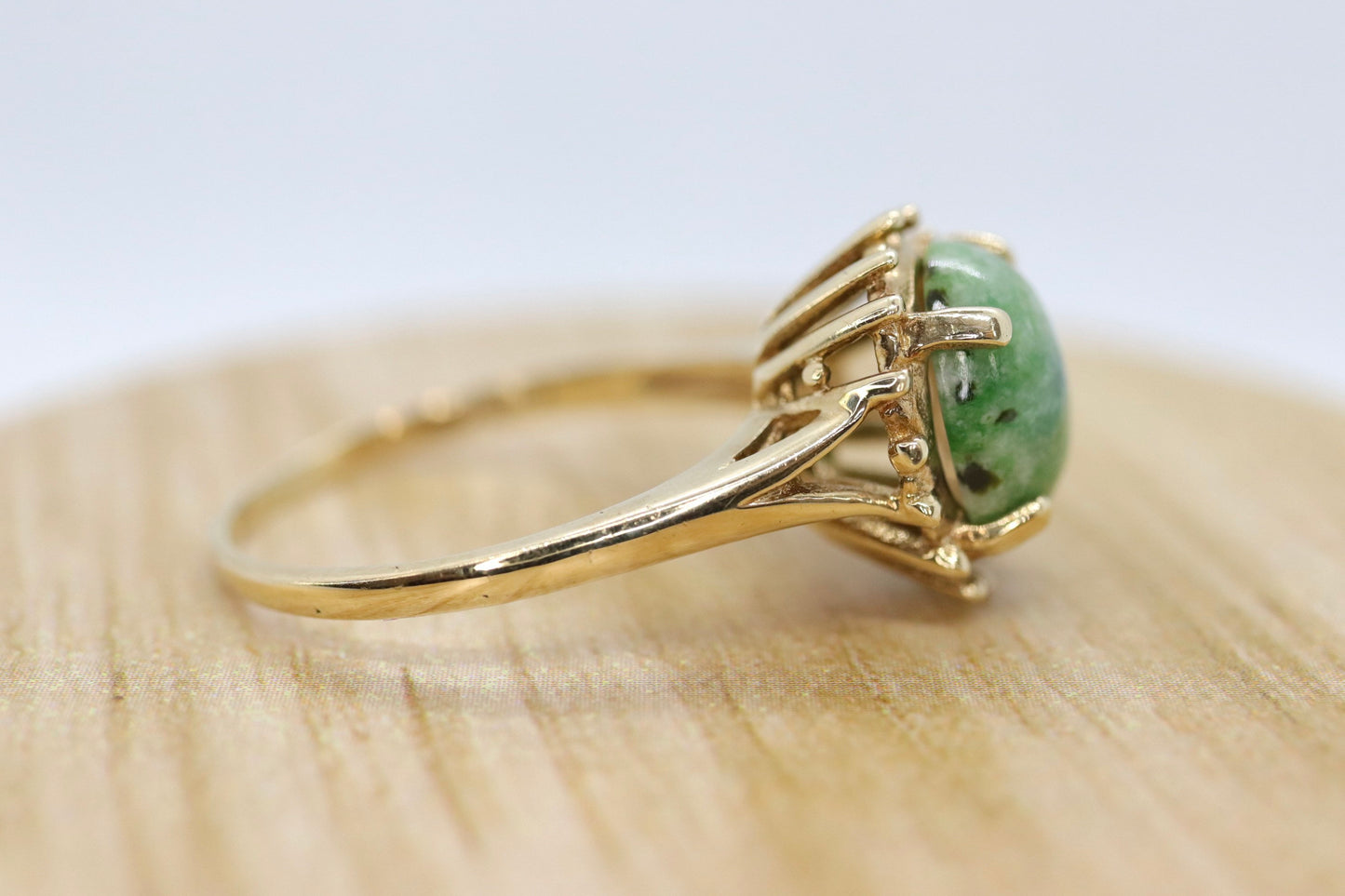 10k Green Agate Jade Jadeite ring. green cabochon ring.