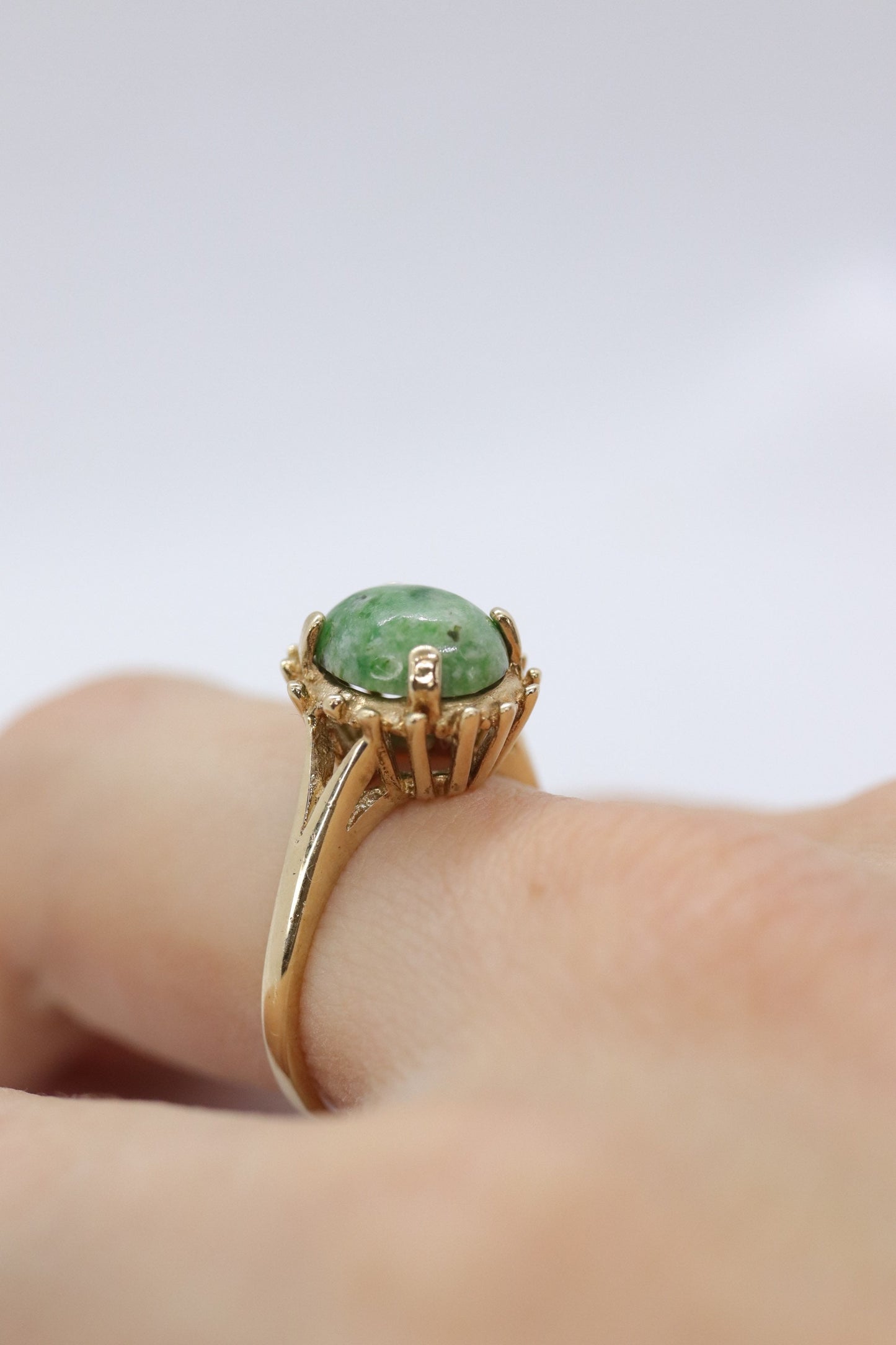 10k Green Agate Jade Jadeite ring. green cabochon ring.