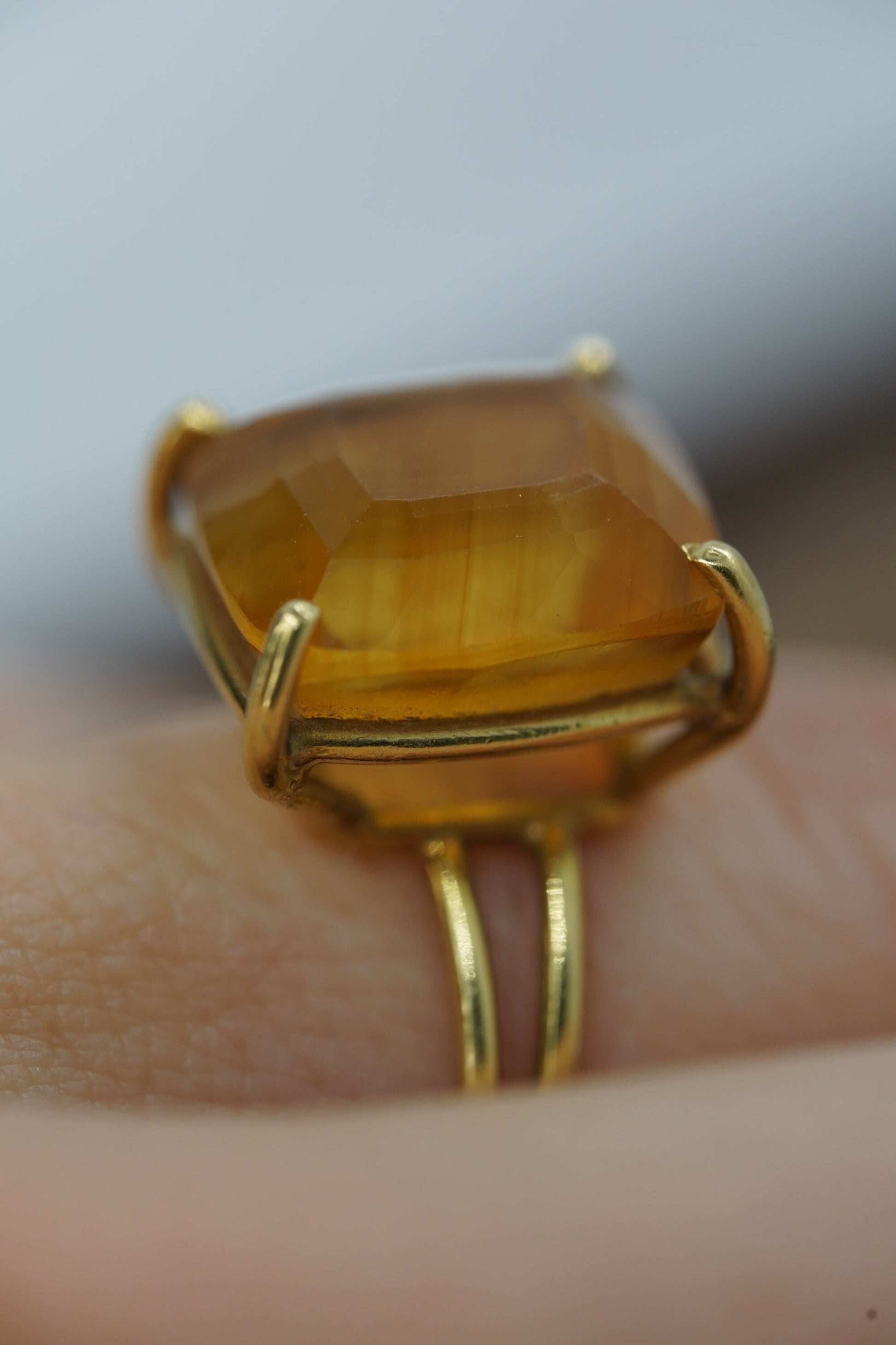 Large Orange Citrine ring. 18k yellow gold Heavy Large Prong Set Round Citrine