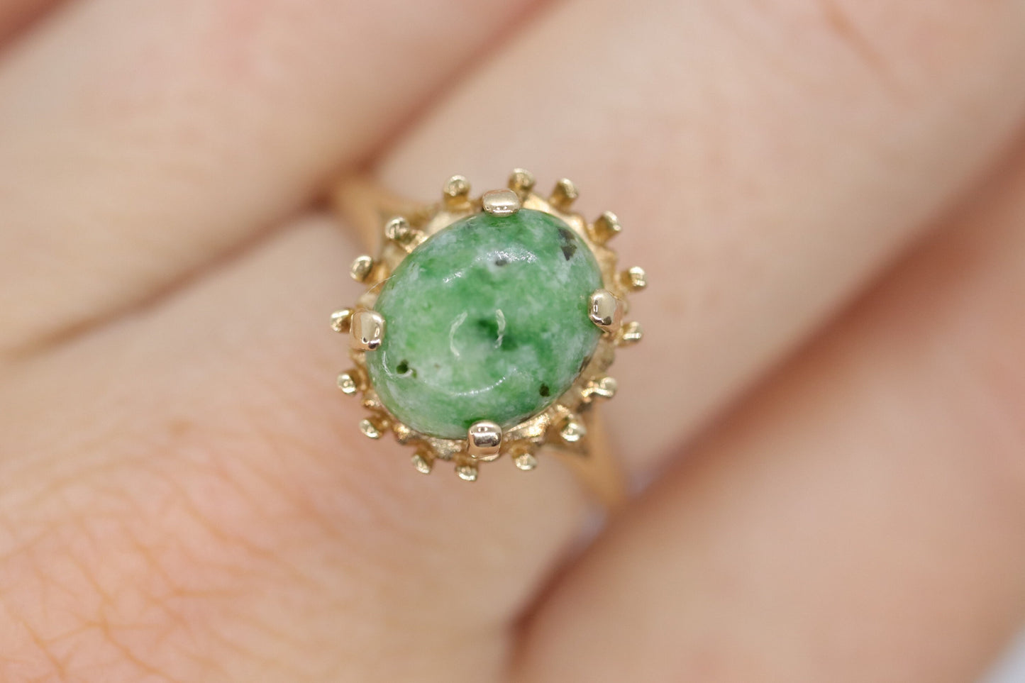 10k Green Agate Jade Jadeite ring. green cabochon ring.