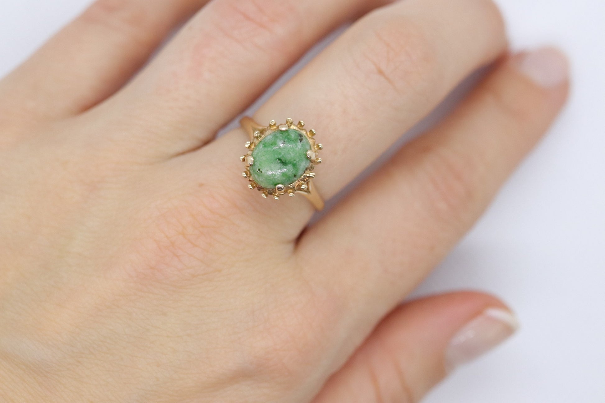 10k Green Agate Jade Jadeite ring. green cabochon ring.