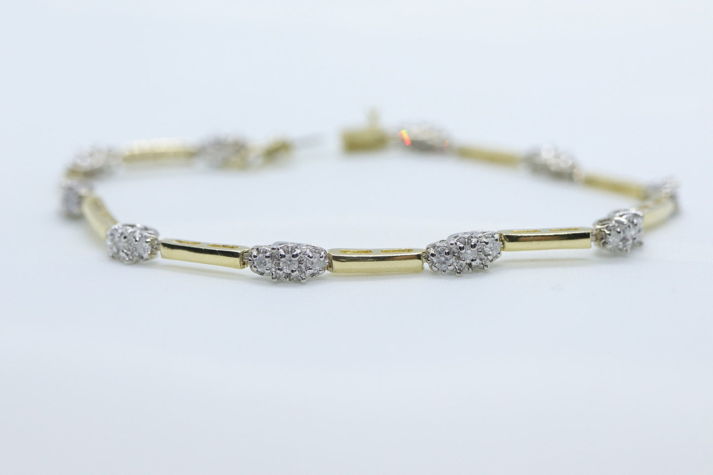 14k Diamond Tennis Bracelet. 14k 3 Stone round diamond Tennis bracelet. 7g 7.25in